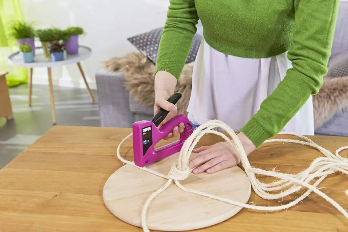 Novus Handtacker J-13 für Feindrahtklammern bis 10 mm