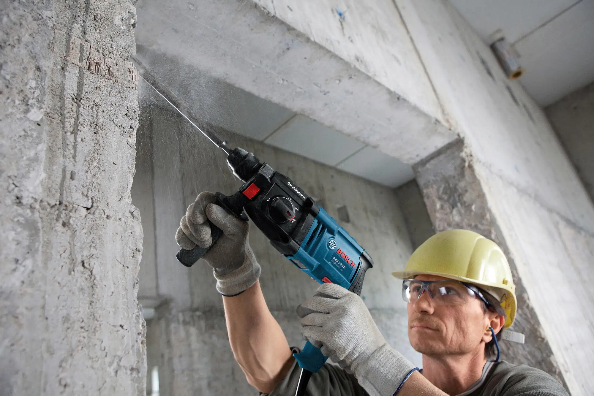 Bosch Professional Bohrhammer GBH 2-20 D