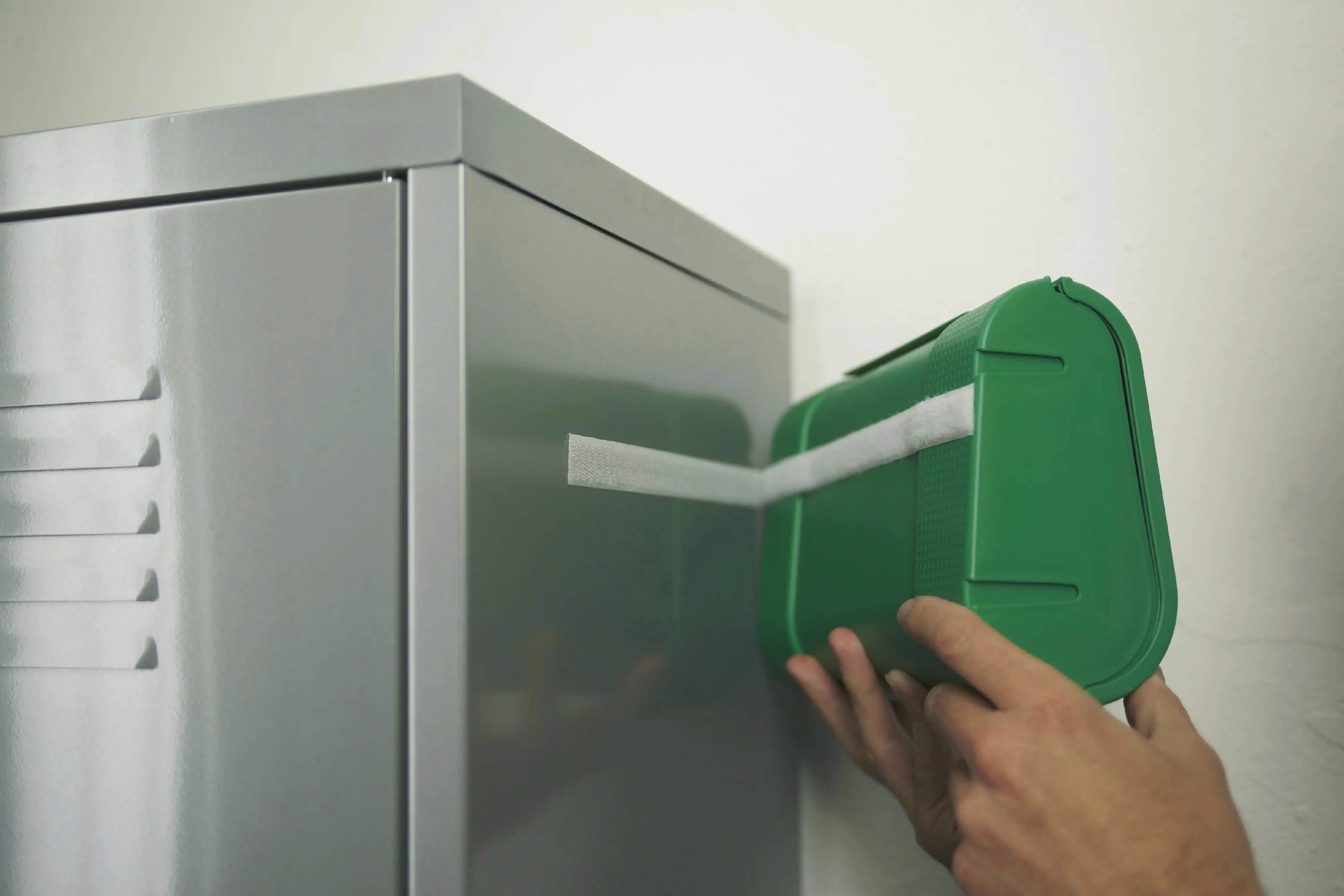 tesa On & Off Klettband 1 m x 20 mm, weiß