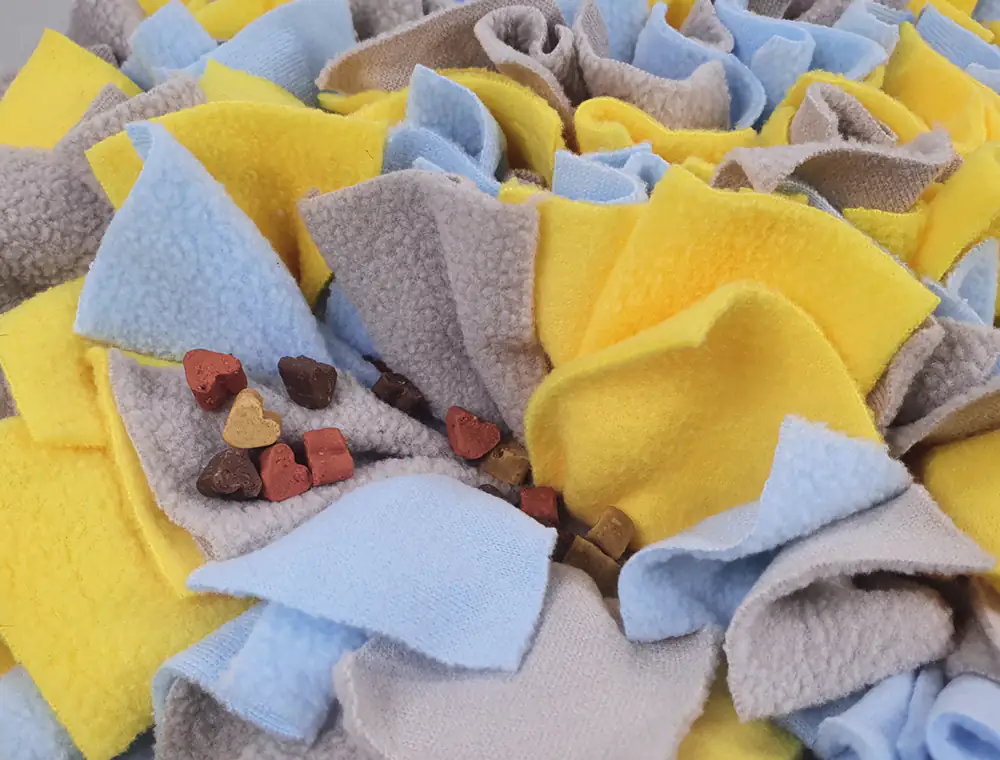 Nobby Schnüffelmatte Colore 40 x 40 cm gelb/hellblau/grau