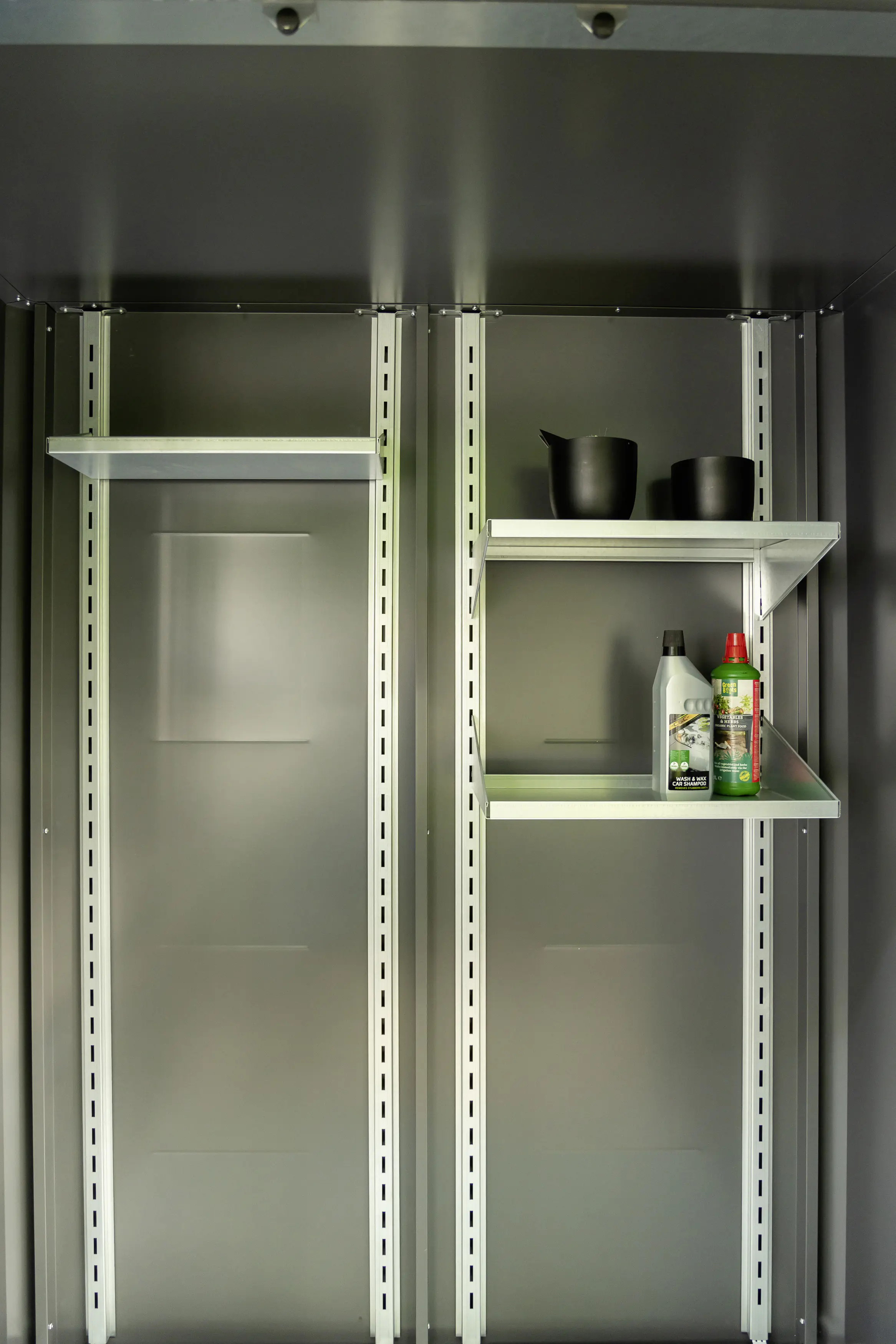 Telluria Regalsteher-Set Tür Giarmadio für Geräteschrank silber