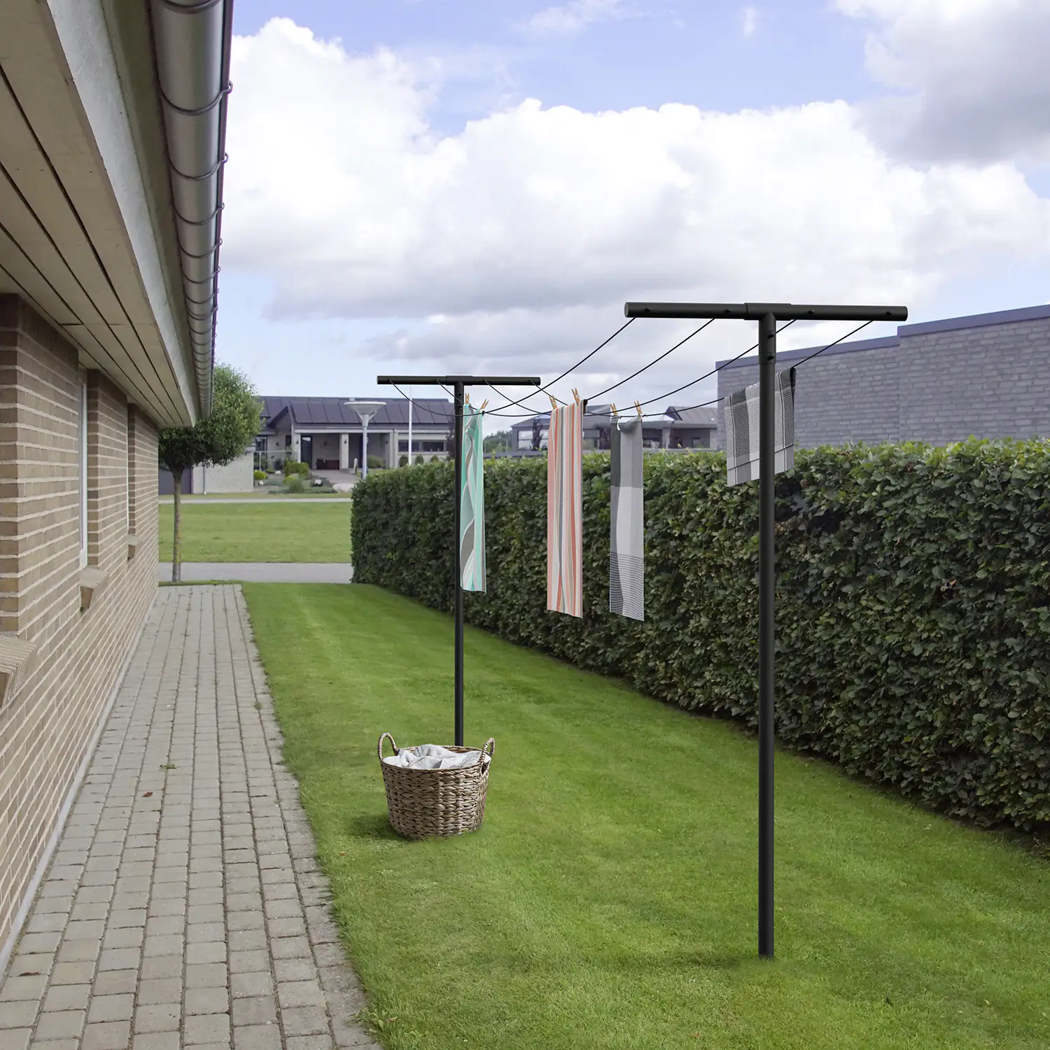 Plus Trockengestell inkl. Leine und Beschläge Ø42 mm B: 80 cm - L 450cm Schwarz Plus Trockengestell inkl. Leine und Beschläge Ø42 mm B: 80 cm - L 450cm Schwarz