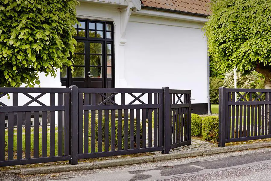 Plus Zaunelement Vinesse 150 x 96 cm schwarz Plus Zaunelement Vinesse 150 x 96 cm schwarz