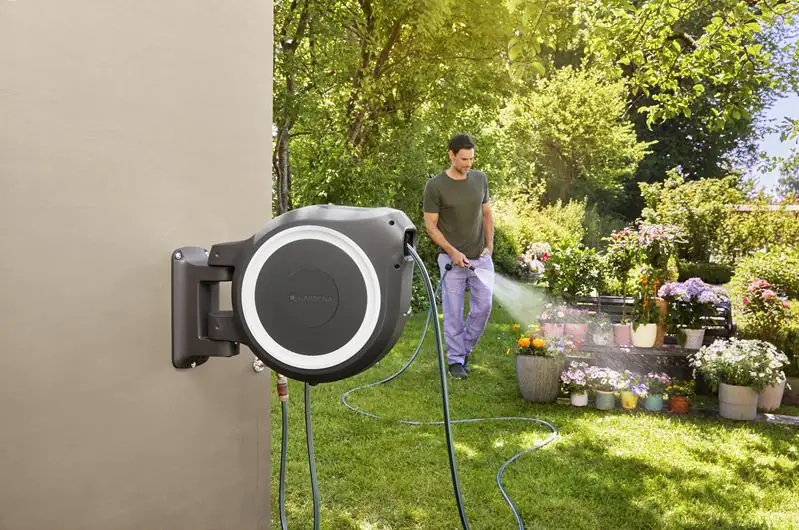 Gardena Wandschlauchbox RollUp M/L mit 25 m Schlauch Gardena Wandschlauchbox RollUp M/L mit 25 m Schlauch