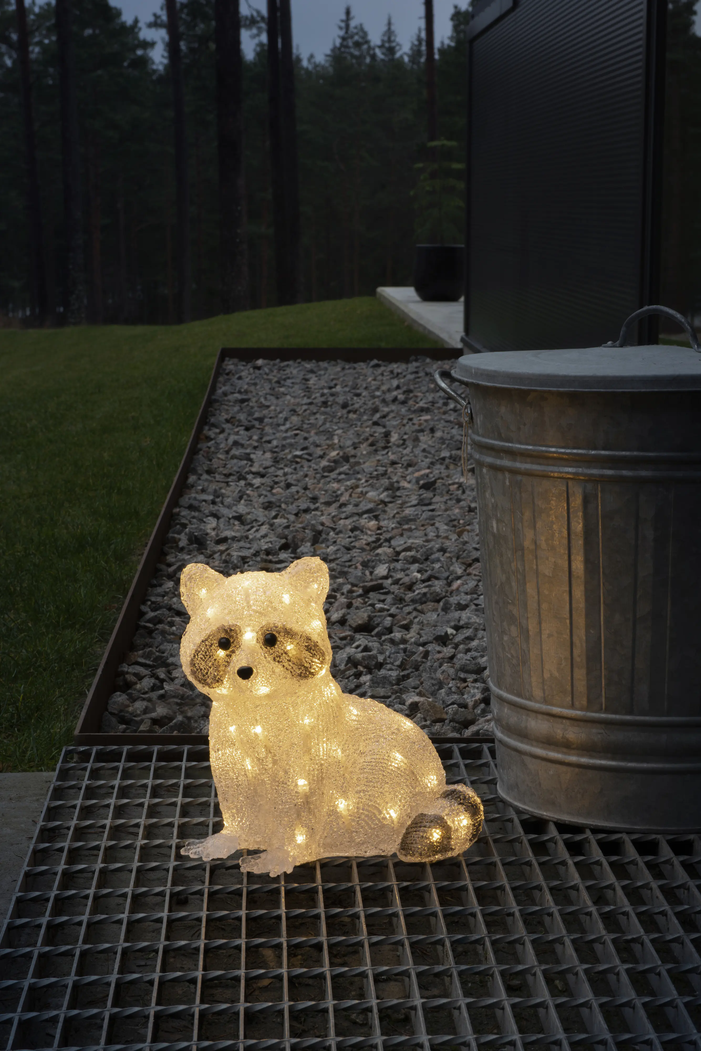 Konstsmide LED Acrylwaschbär sitzend Außen 48 warmweiße Dioden