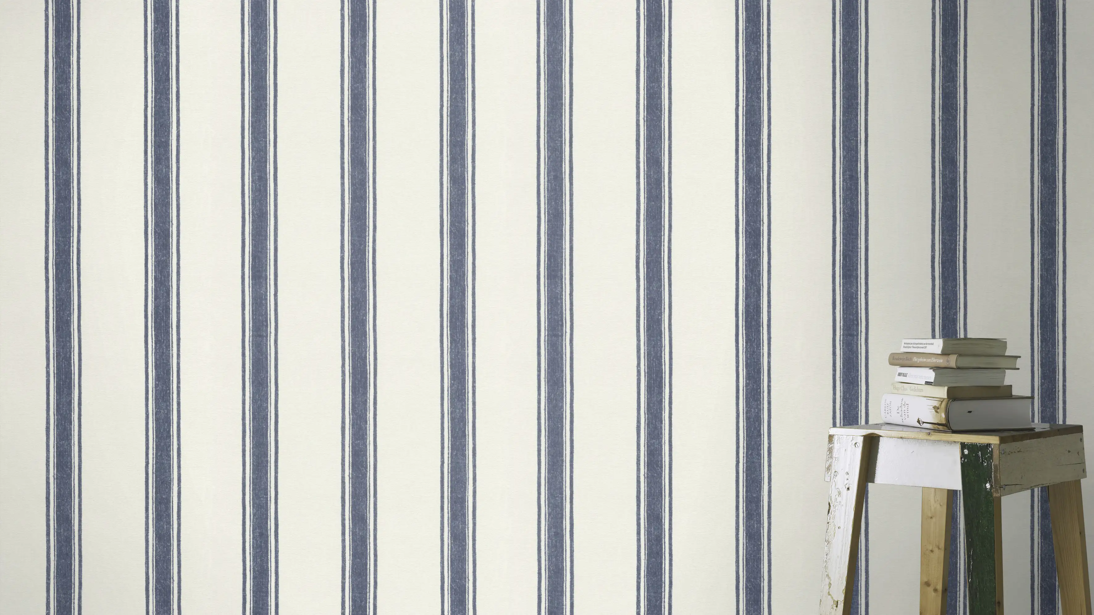 Rasch Vliestapete 555646 Blau-Indigo Streifen 10,05 m x 0,53 m Rasch Vliestapete 555646 Blau-Indigo Streifen 10,05 m x 0,53 m