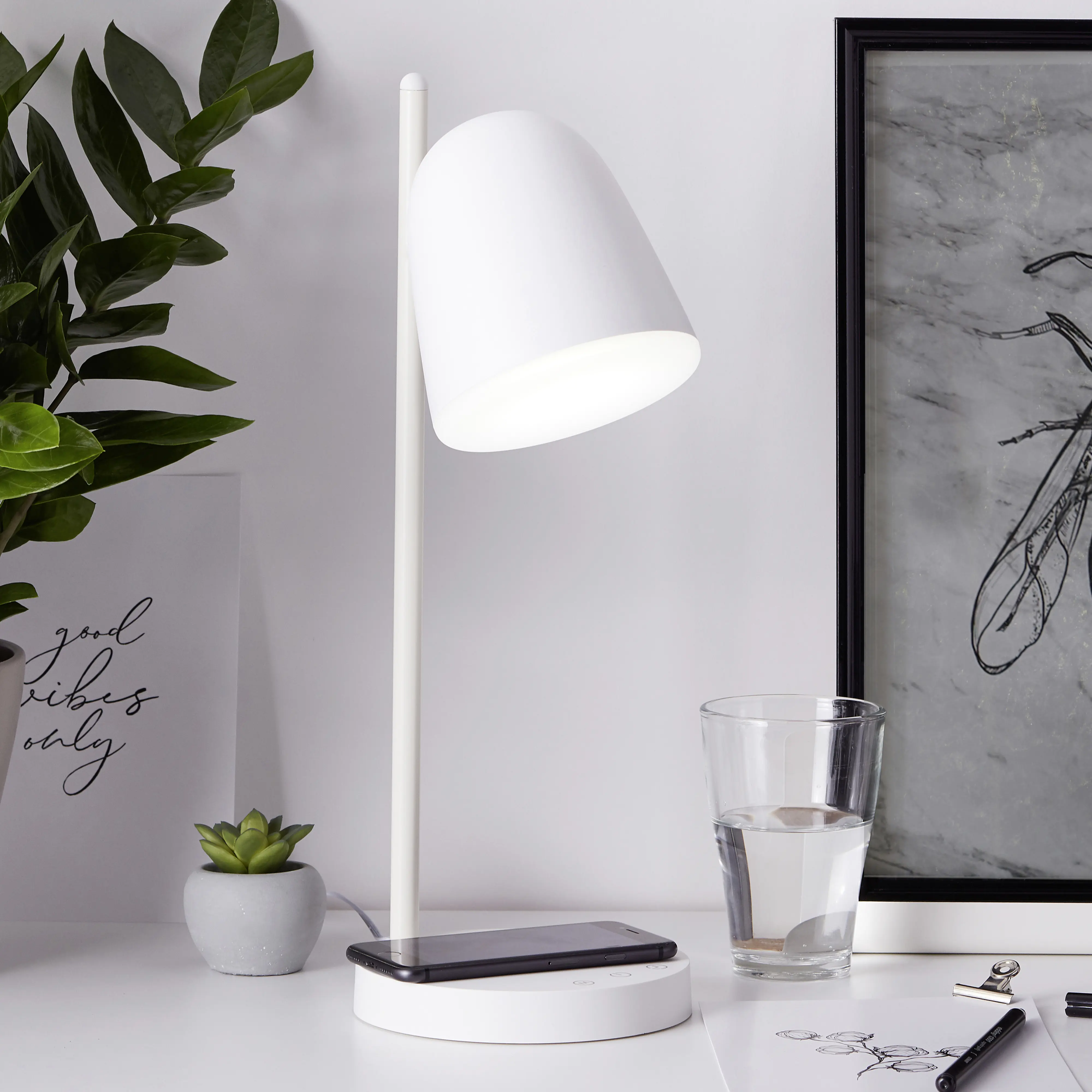 Brilliant LED Tischleuchte Neda weiß 5 W warmweiß-kaltweiß Brilliant LED Tischleuchte Neda weiß 5 W warmweiß-kaltweiß