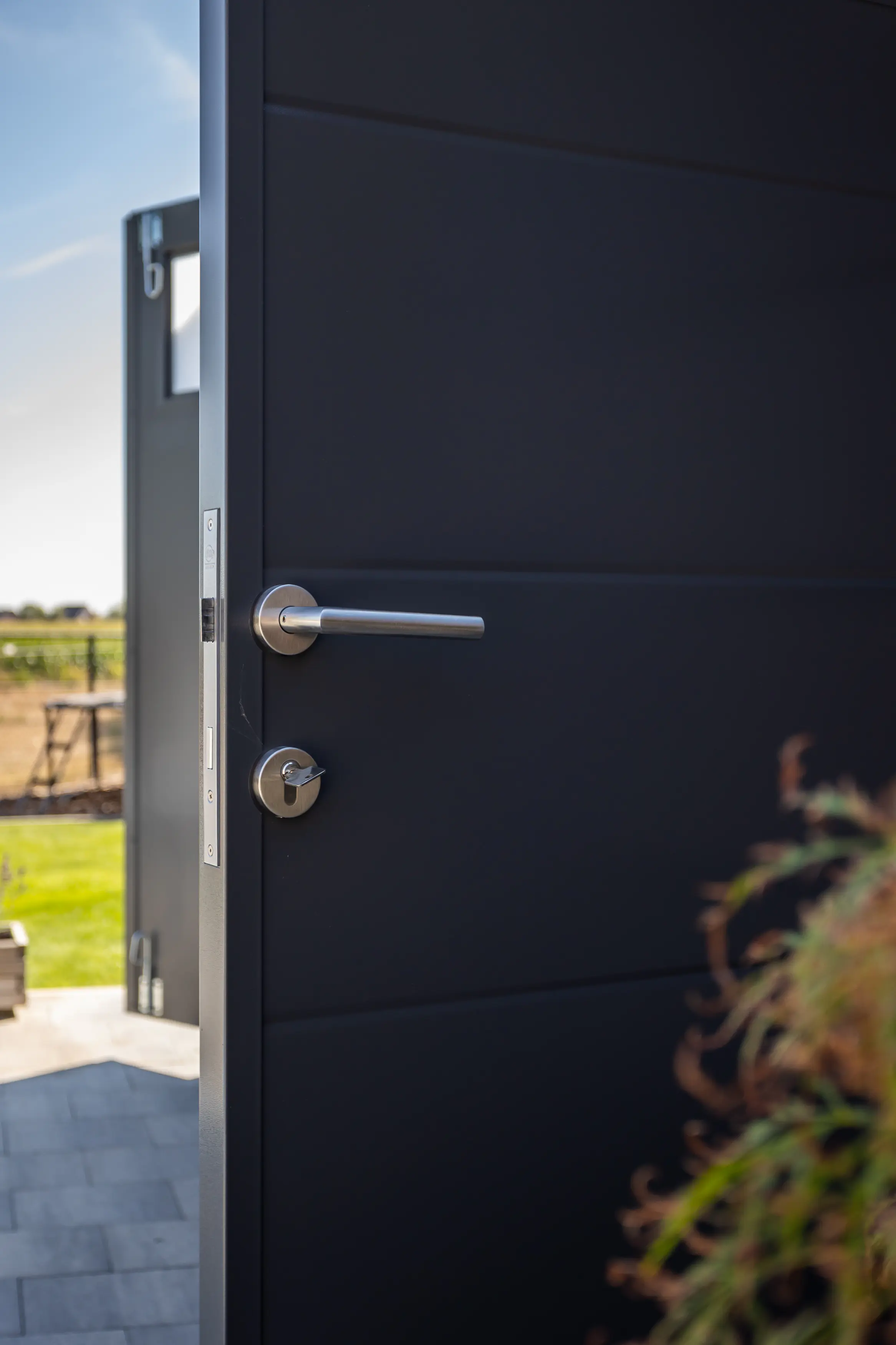 Telluria Gerätehaus Classico Lounge L mit Fenstern 3330 rechts granitgrau 672 x 298 cm