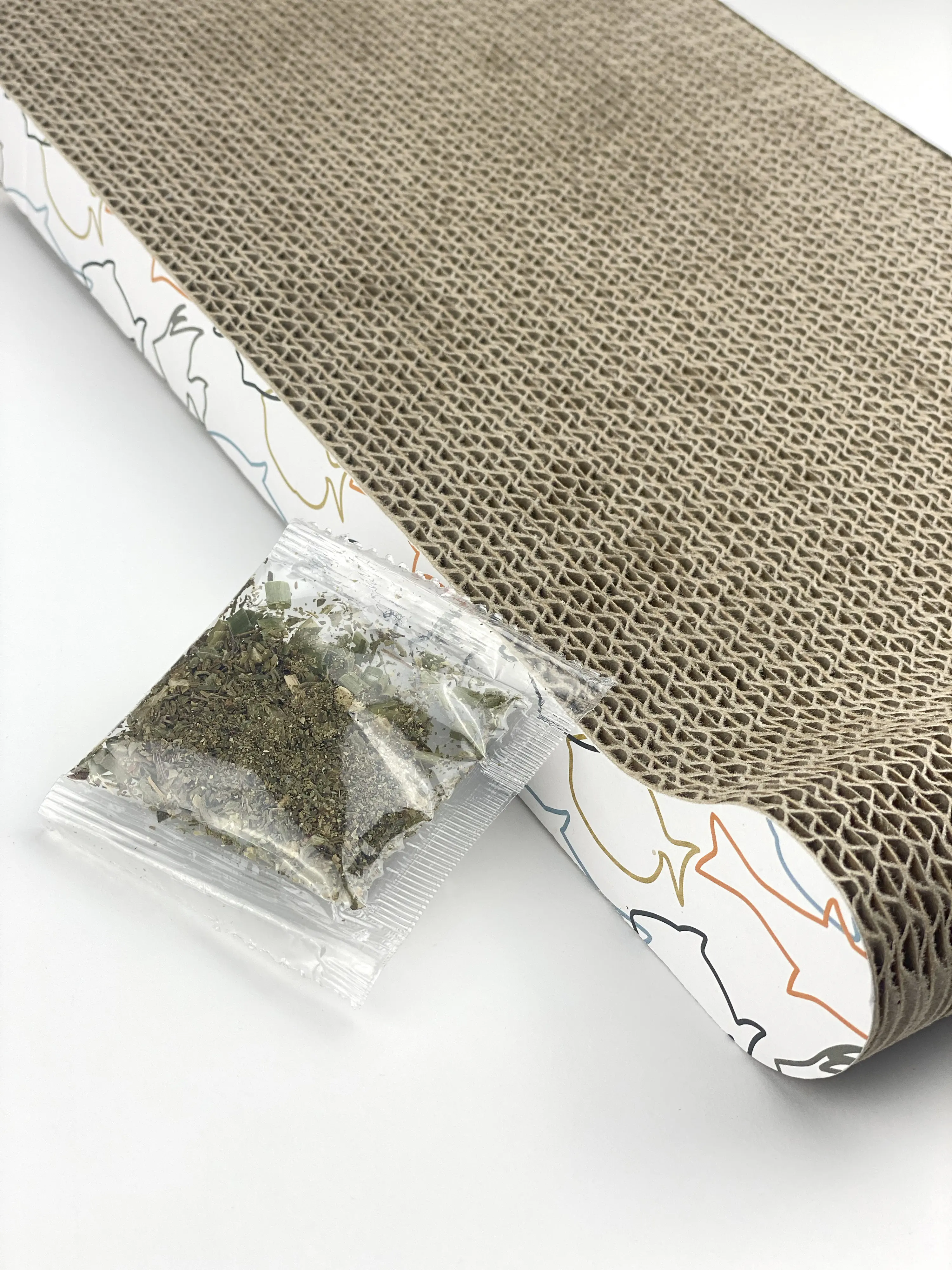 Thempa Kratzpappe für Katzen Board mit Katzenminze 43 cm