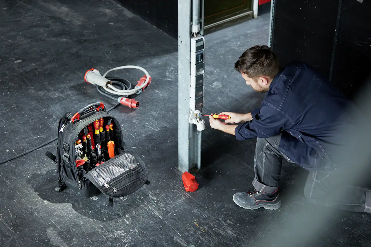 Wiha Werkzeug-Rucksack Set L electric 26-teilig