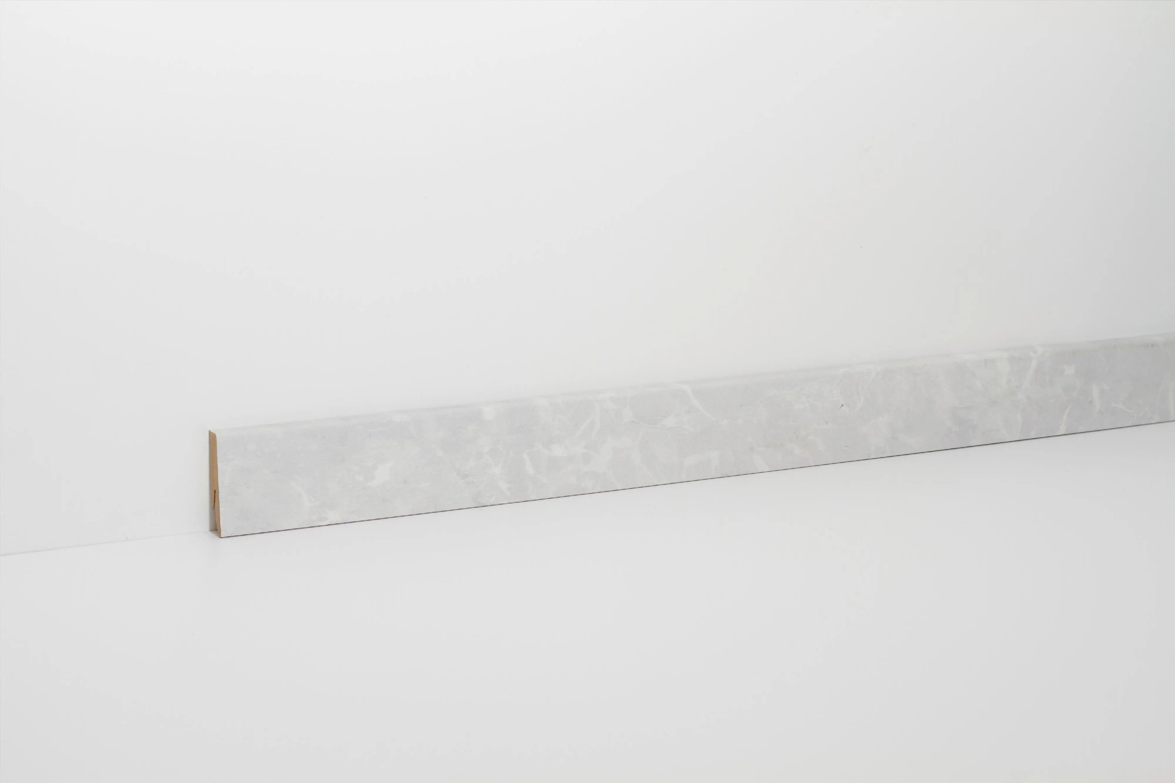 Classen Clip-Fußleiste 240 cm 58 x 19 mm Granit weiß