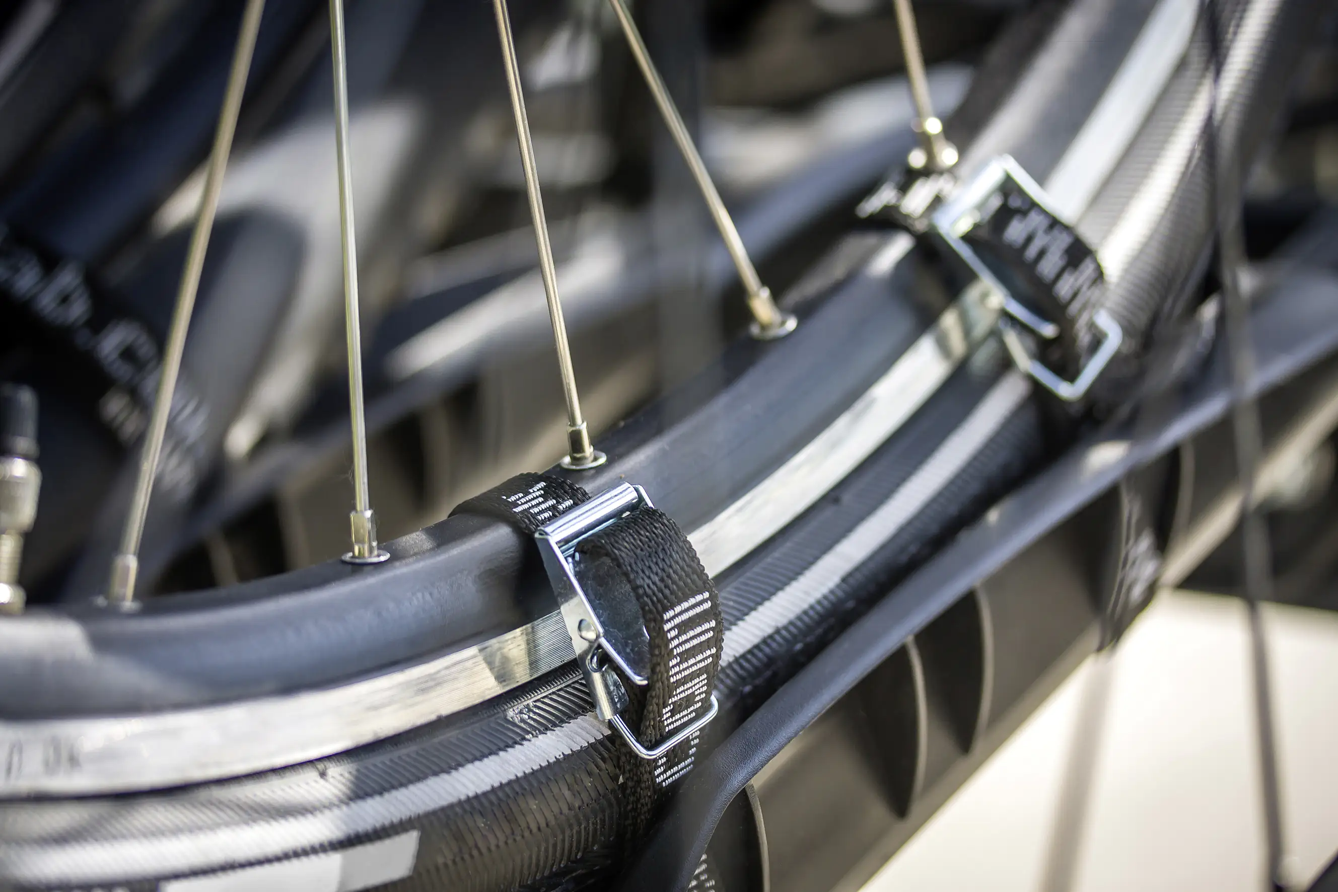 4017681115561_1819535 EUFAB Fahrradheckträger Amber IV für 4 Fahrräder abklappbar