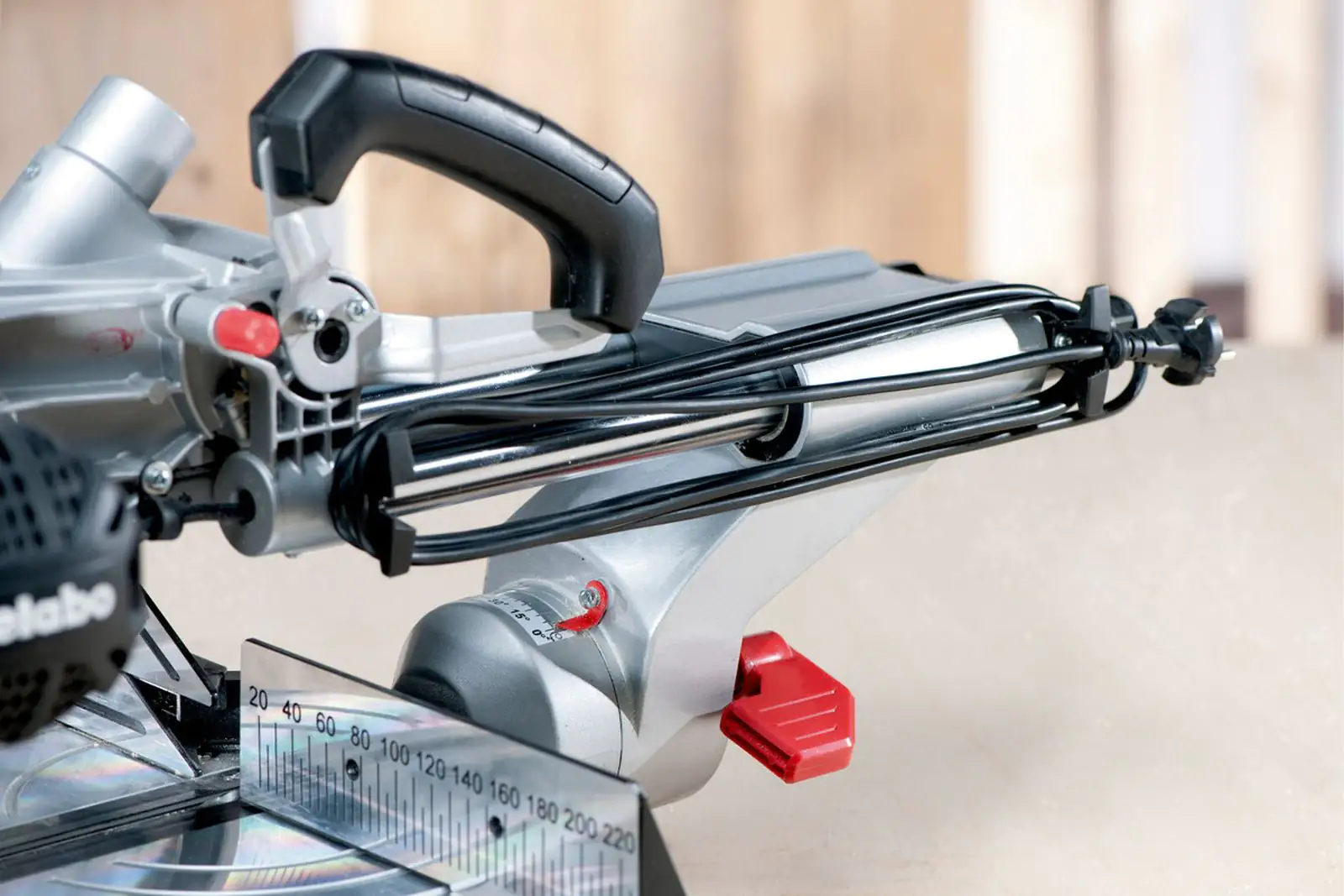 Metabo Kappzugsäge KGS 254 M inkl. 2 x Hartmetall-Sägeblatt Metabo Kappzugsäge KGS 254 M inkl. 2 x Hartmetall-Sägeblatt