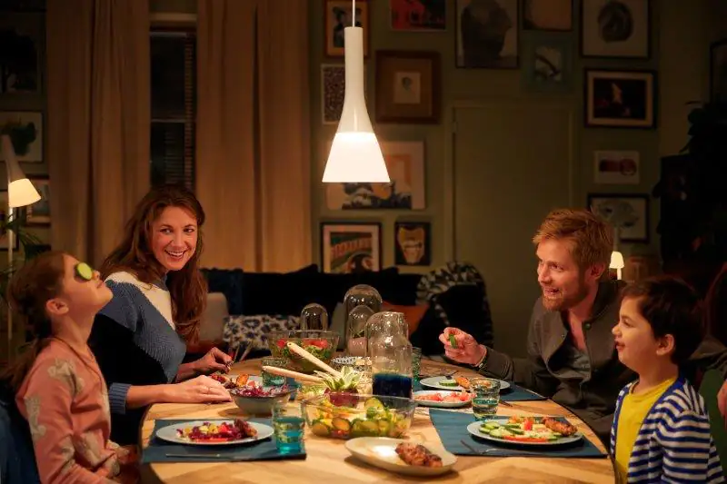 8718696168844_2 Philips Hue Pendelleuchte White Ambiance Explore weiß Ø 18,1 cm