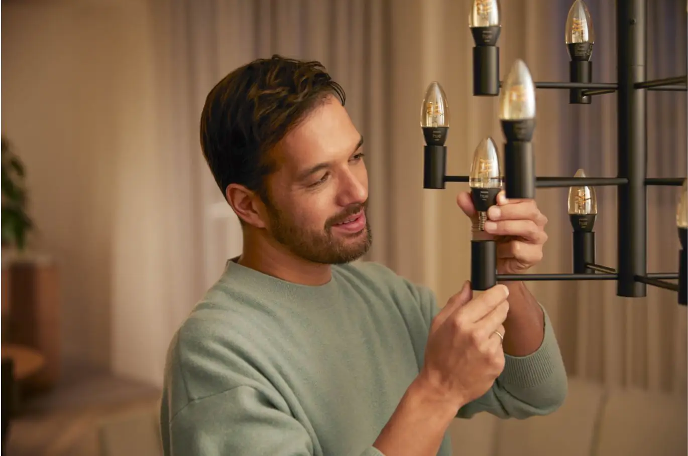 Philips Hue LED Leuchtmittel White E14 warmweiß Kerzenform 4,5 W warmweiß