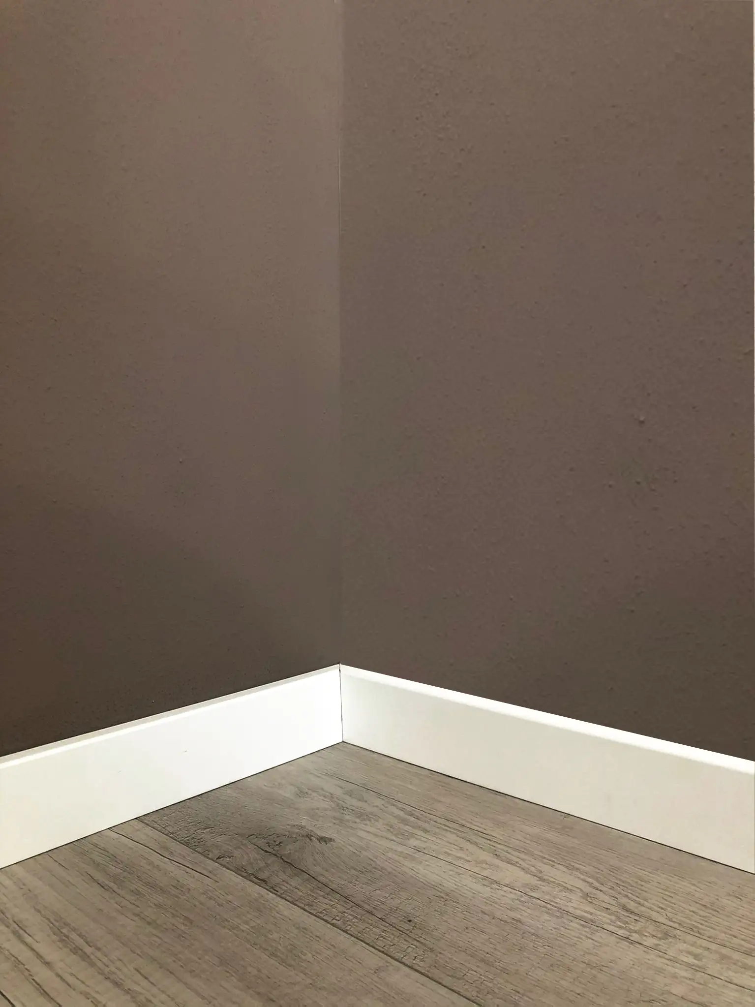 9010115247673_03 FN Neuhofer Fußleiste 220 cm 60 x 11 mm weiß