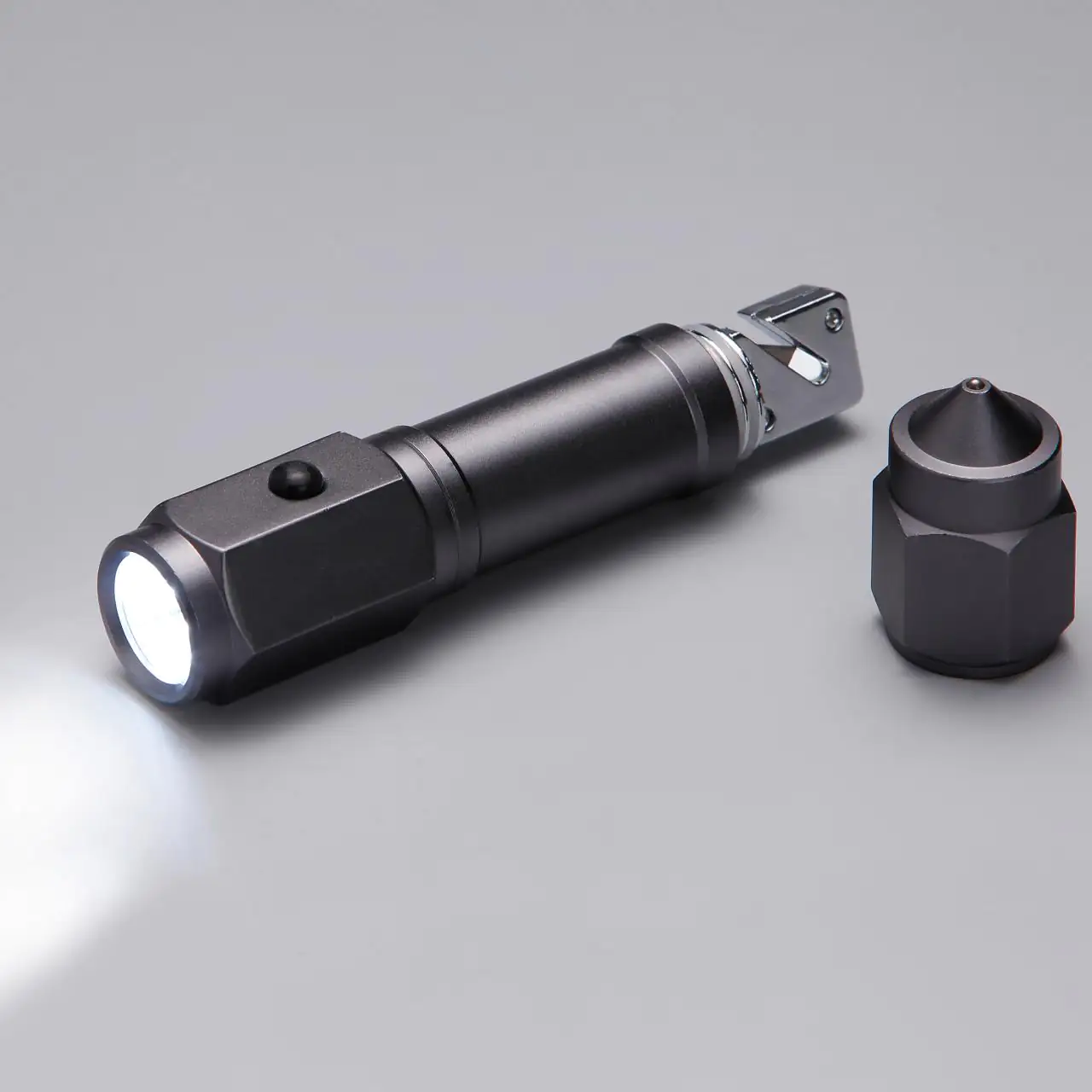 4008153778841_3 Cartrend LED Leuchte mit Gurtschneider + Glasbrecher