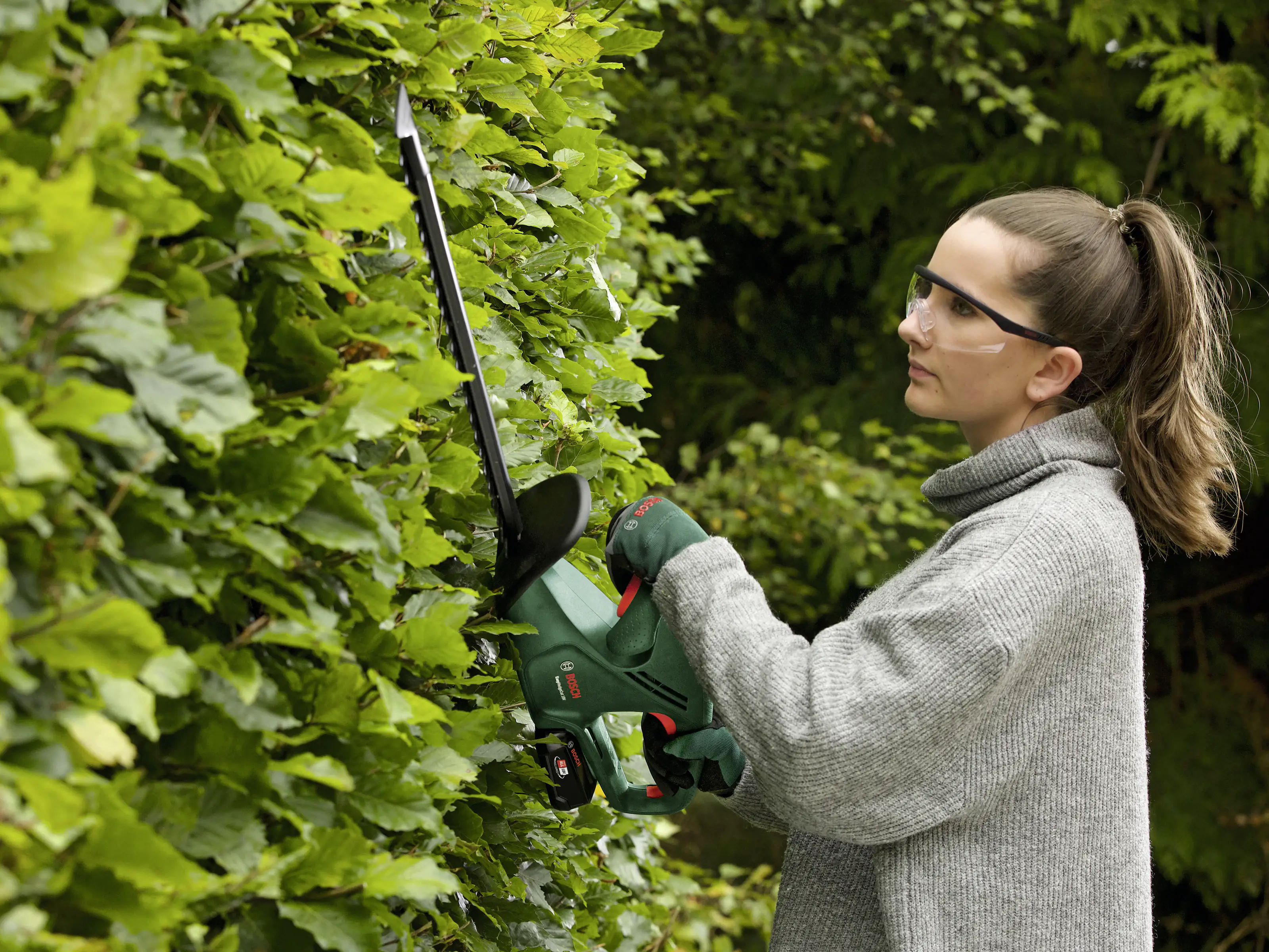 Bosch Akku-Heckenschere EasyHedgeCut 18-45 18V 2,0 Ah Solo Bosch Akku-Heckenschere EasyHedgeCut 18-45 18V 2,0 Ah Solo