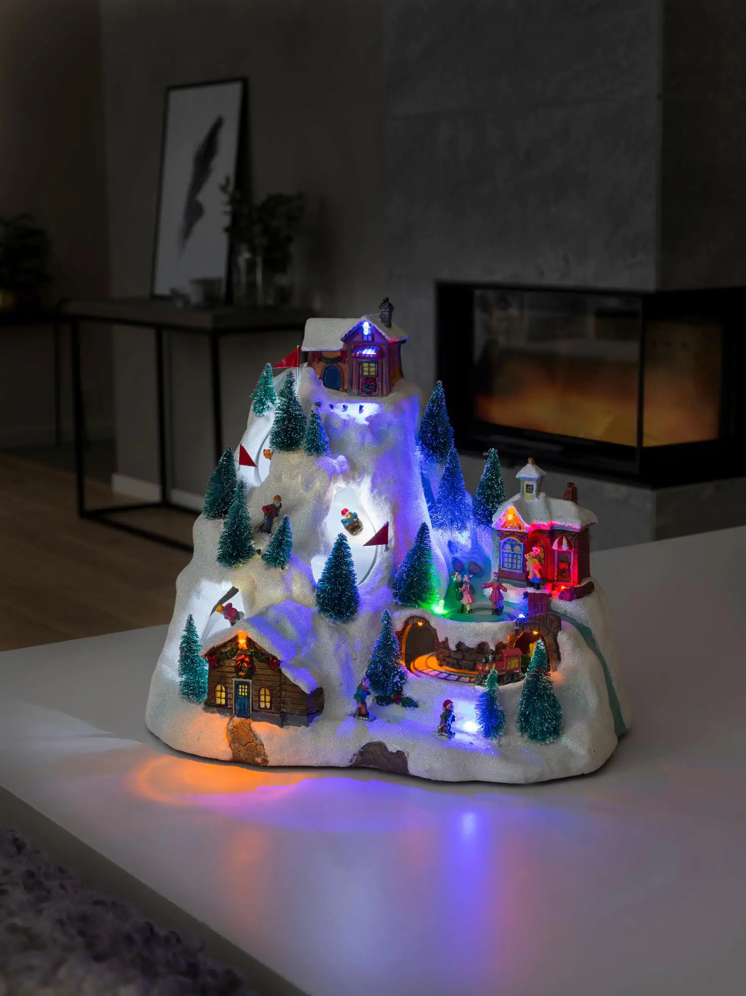 Konstsmide LED Szenerie Skipiste,Animation, 8 klassischen Weihnachtsliedern Konstsmide LED Szenerie Skipiste,Animation, 8 klassischen Weihnachtsliedern