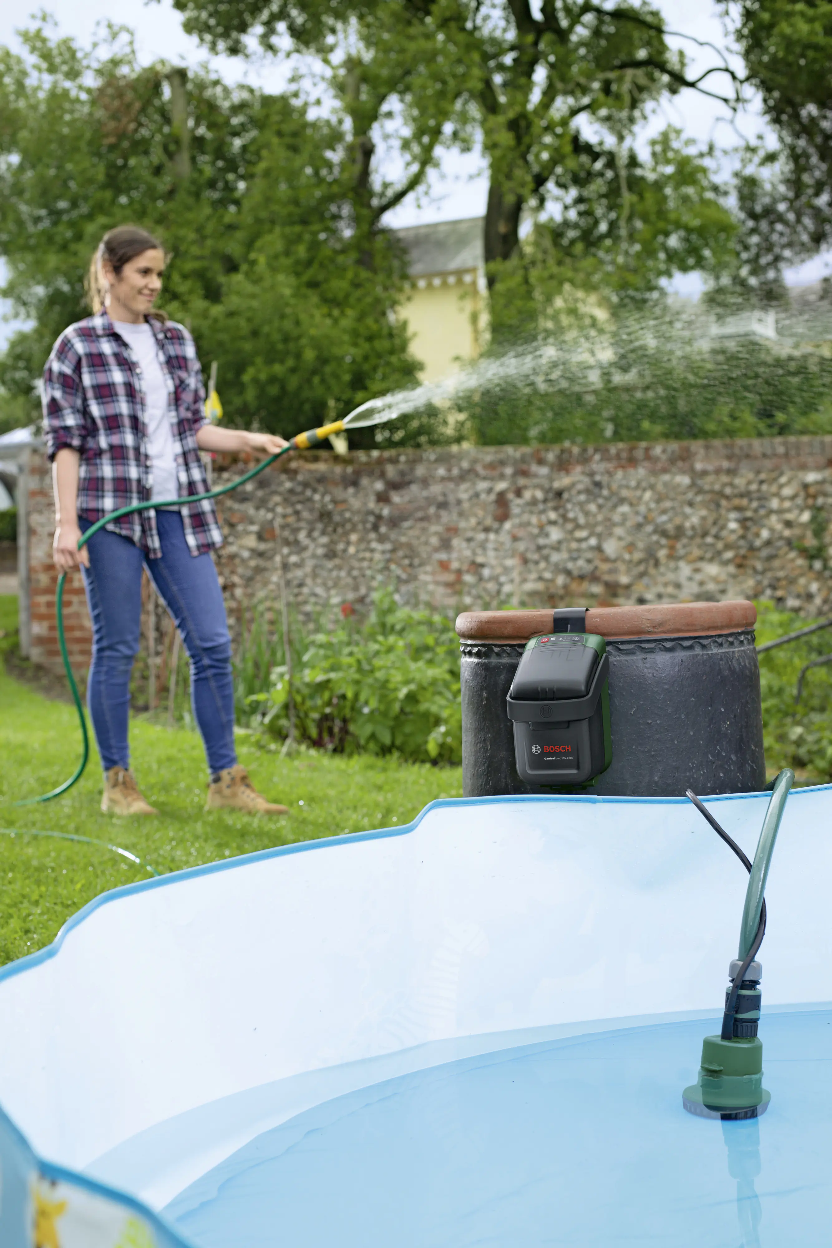 Bosch Akku-Regenfasspumpe GardenPump 18V-2000