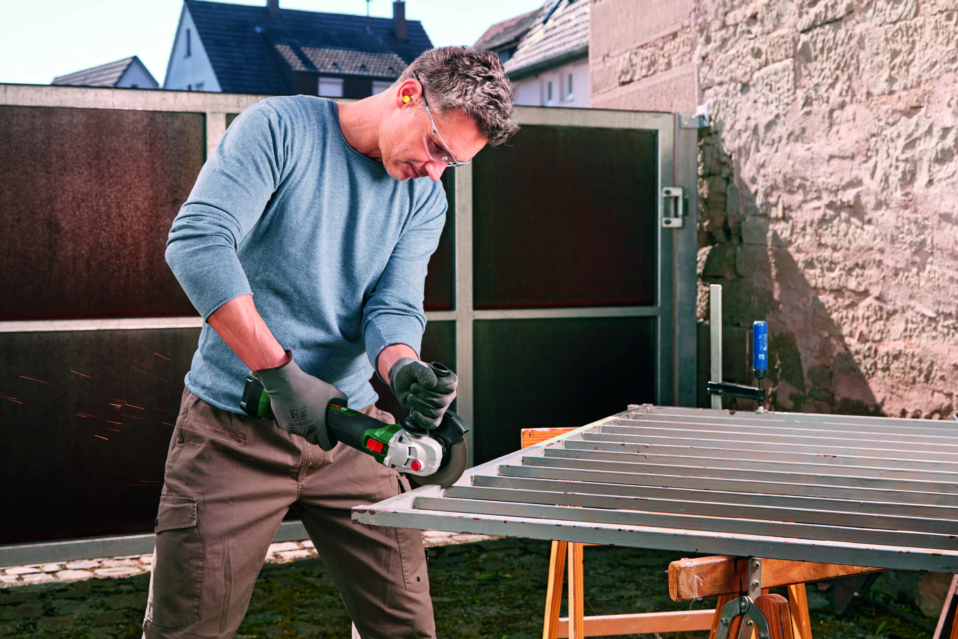 Bosch Akku-Winkelschleifer UniversalGrind 18V-75 Solo Bosch Akku-Winkelschleifer UniversalGrind 18V-75 Solo
