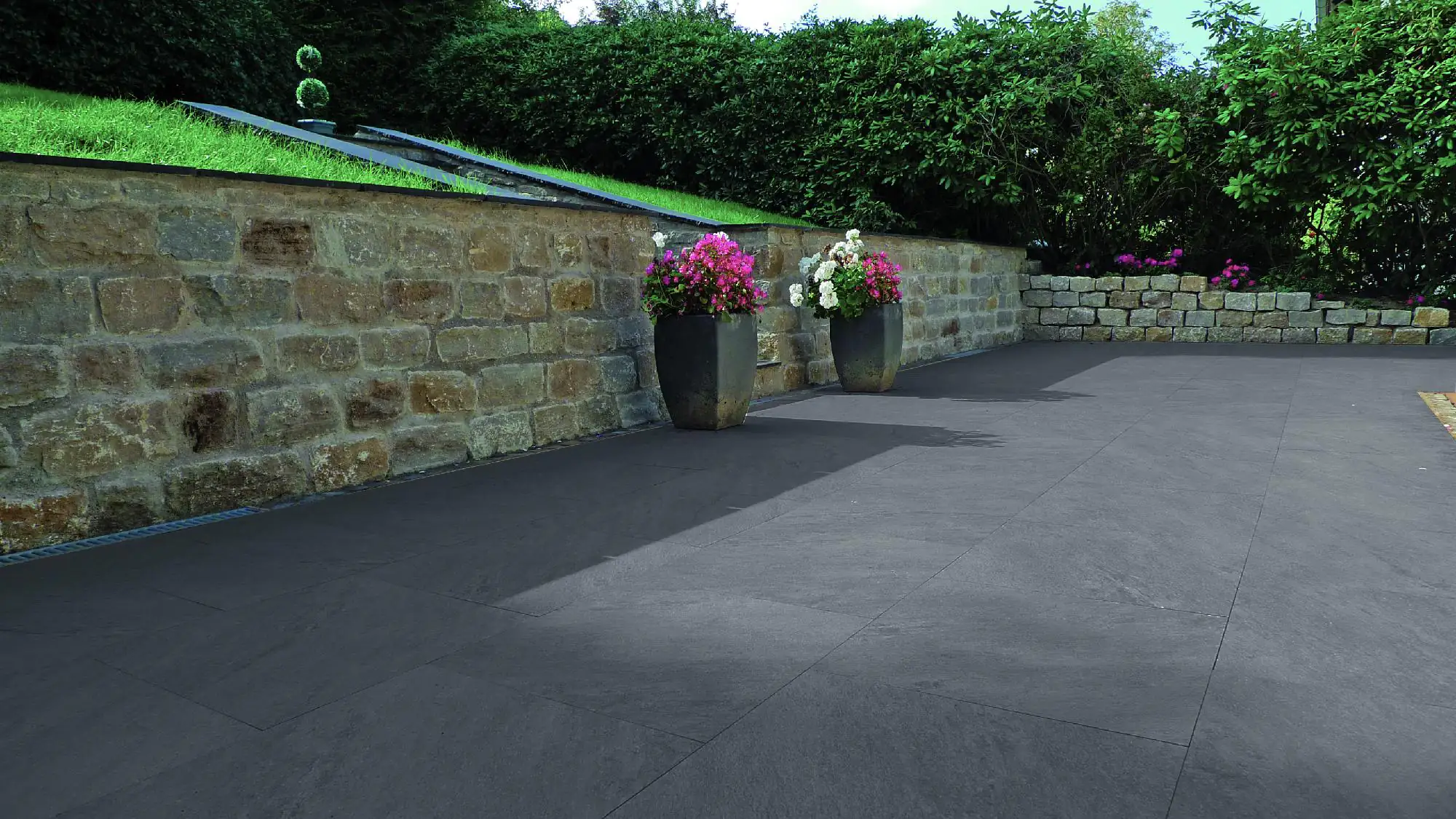 Terrassenplatte Feinsteinzeug Manhatten 60 x 60 x 2 cm dunkelgrau Terrassenplatte Feinsteinzeug Manhatten 60 x 60 x 2 cm dunkelgrau