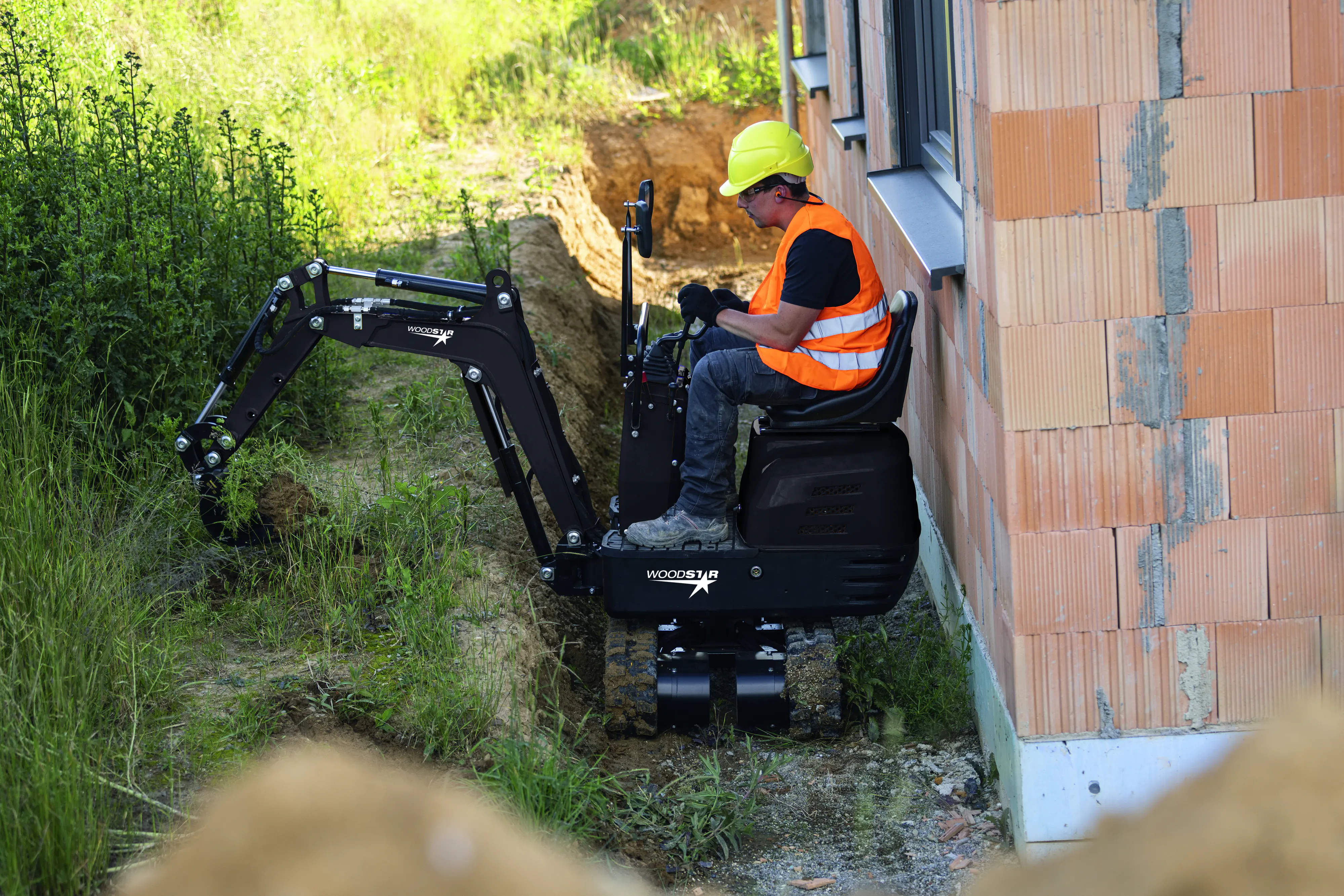 Woodster Mini-Bagger WMB800 mit 69 cm Spurbreite 8,5 PS