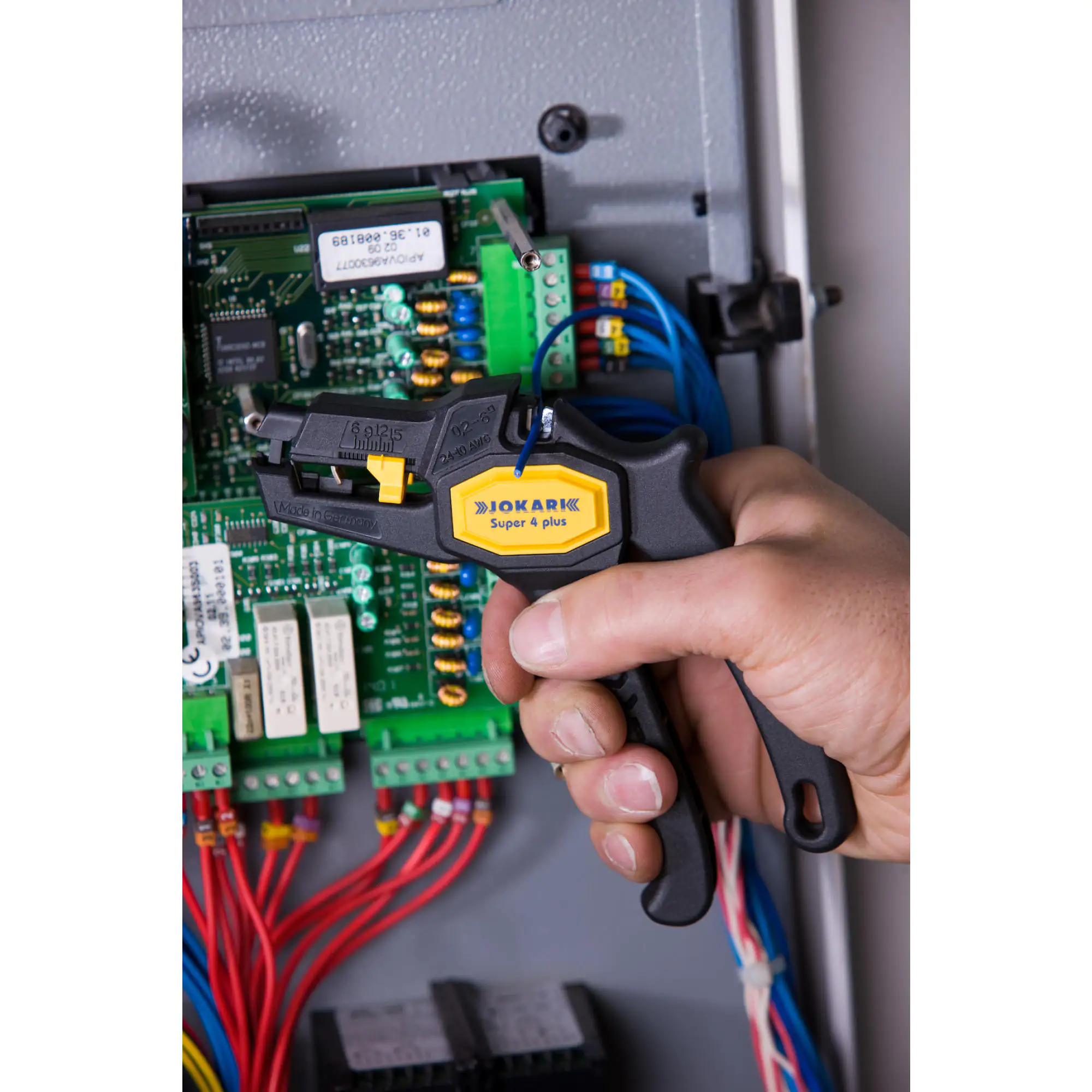 JOKARI Abisolierzange Super4plus schwarz gelb JOKARI Abisolierzange Super4plus schwarz gelb