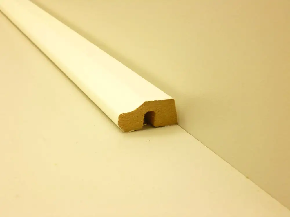 B.S. Bauprogramm Deckenabschlußleiste 260 cm 36 x 17 mm Creme supermatt