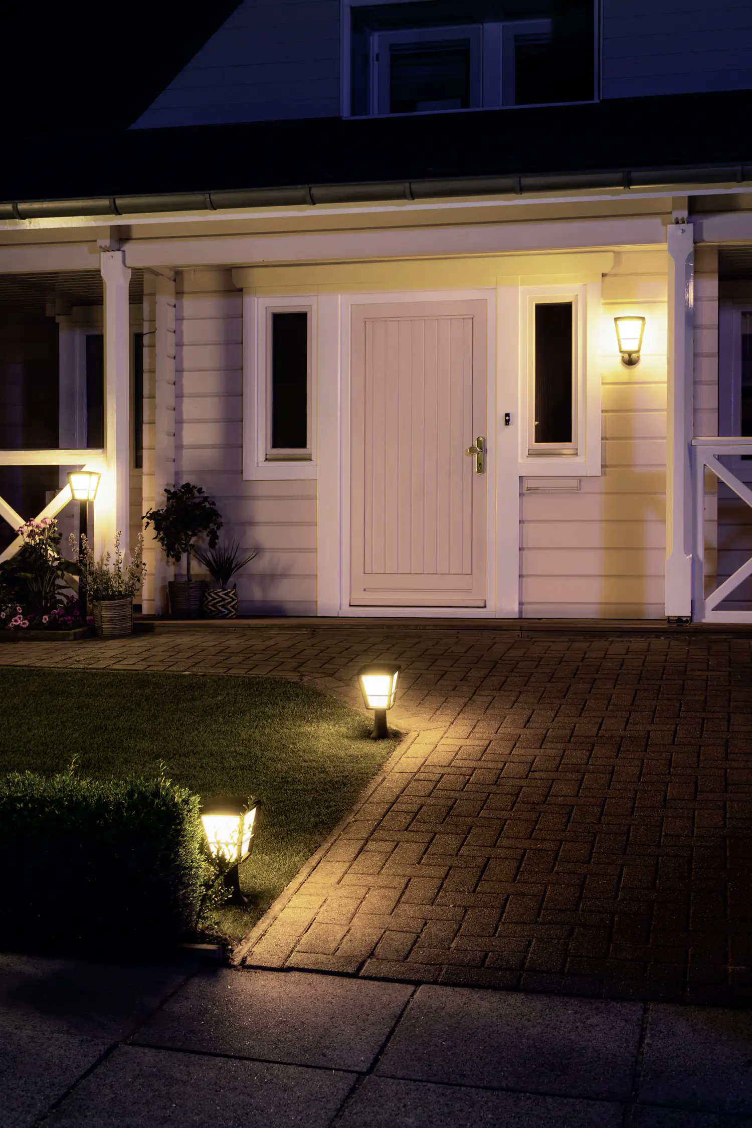 8718696170588_2681882 Philips Hue LED Außen-Wandleuchte White & Color Ambiance Econic Down