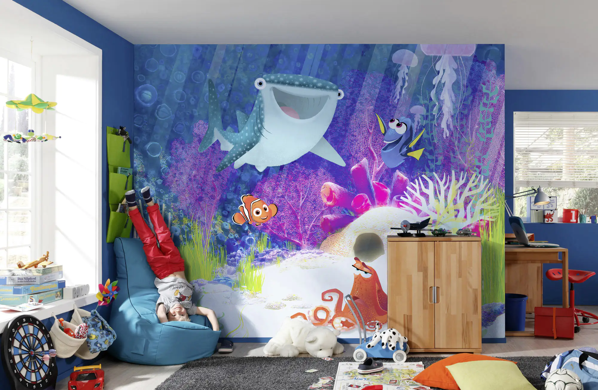 4055065410864_2865904 Komar Vlies Fototapete Dory Aqua Party 300 x 280 cm