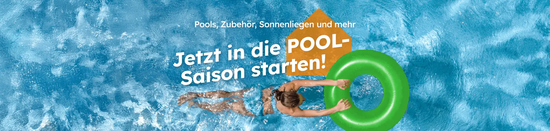 Jetzt in die Pool-Saison starten! Pools, Zubehör, Sonnenliegen und mehr. Schwimmerin im Wasser mit grünem Schwimmring.