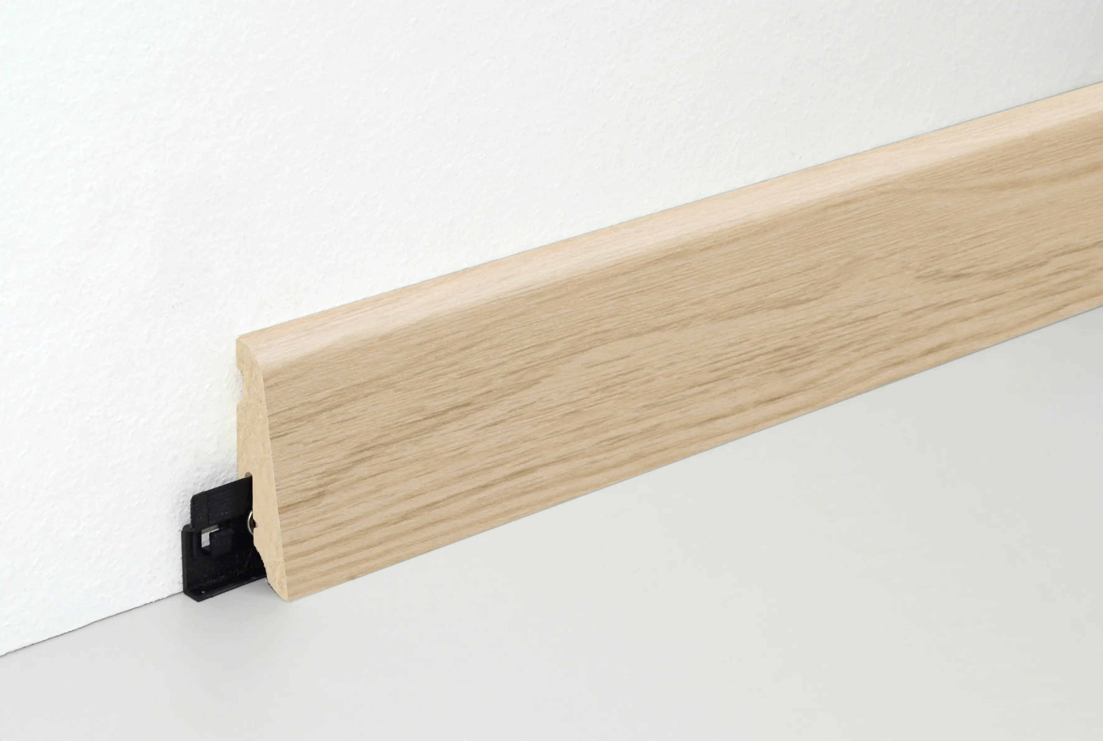 Neuhofer Fußleiste 240 cm 58 x 19 mm Eiche Burlington