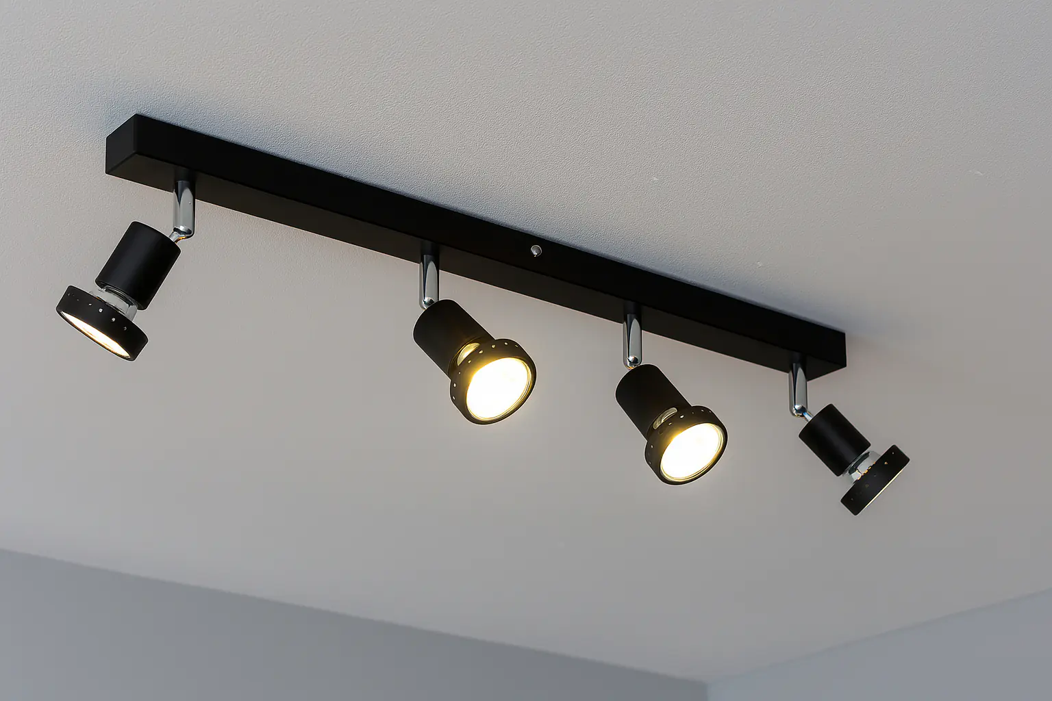 Primaster 4er LED Spot Chicago GU10 46 x 8 cm schwarz Primaster 4er LED Spot Chicago GU10 46 x 8 cm schwarz