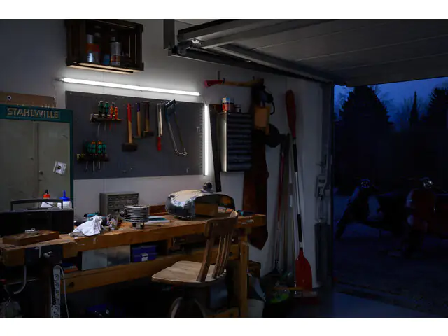 Ledvance LED-Unterbauleuchte Power Batten 8W 57,3cm, weiß