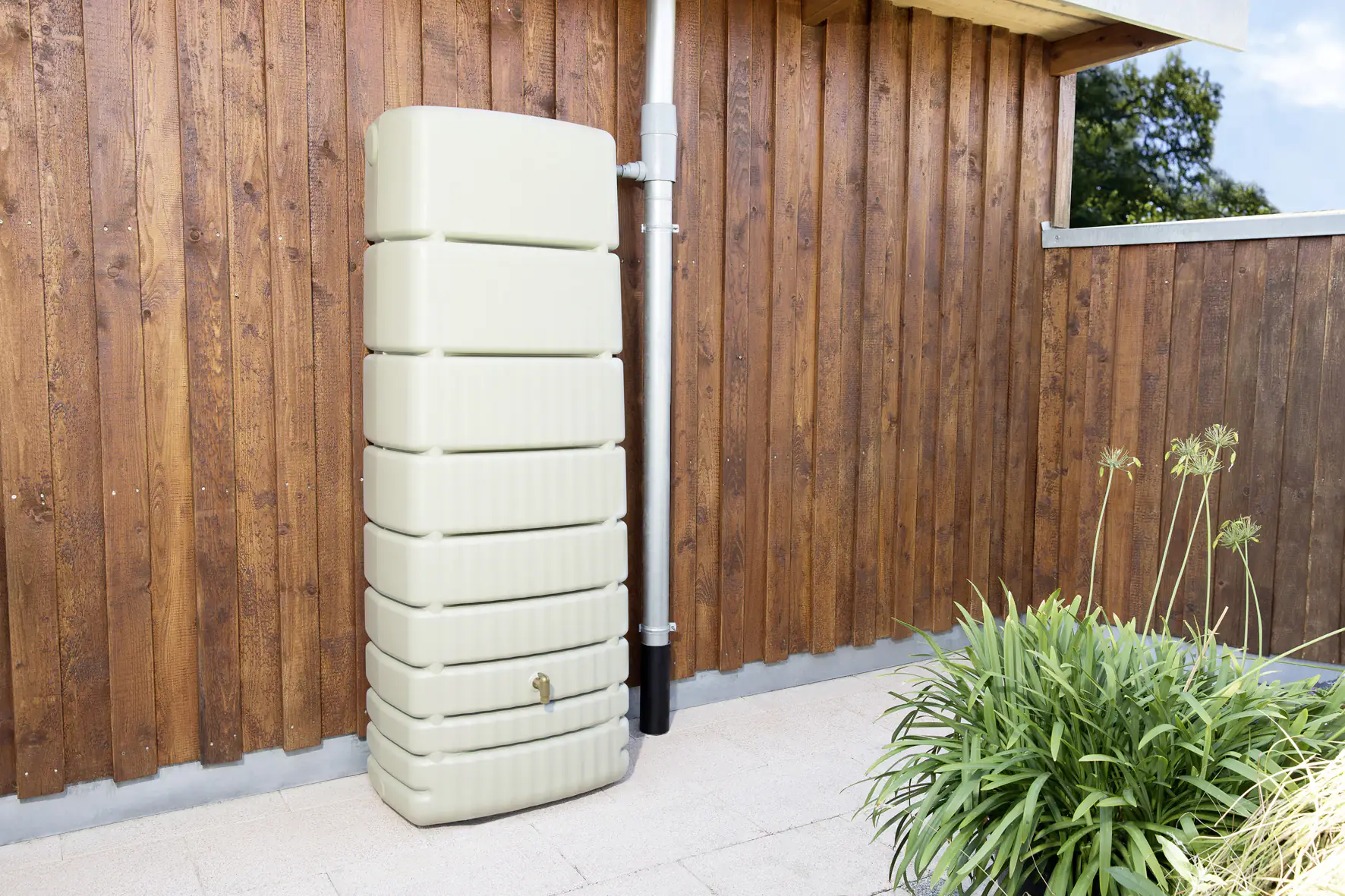4rain Regenwasser-Wandtank Slim sandbeige 330 l 4rain Regenwasser-Wandtank Slim sandbeige 330 l