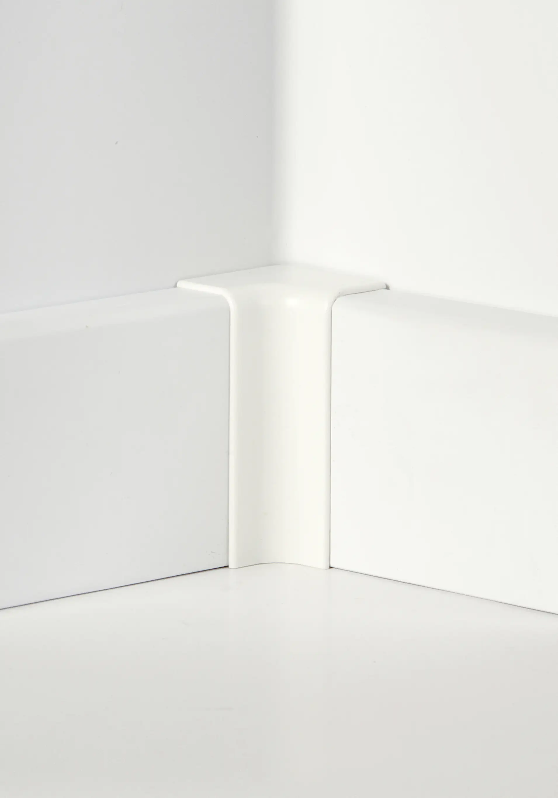 Classen Innenecke für FUXX-Laminatleiste foliert 18 x 65 mm weiß 