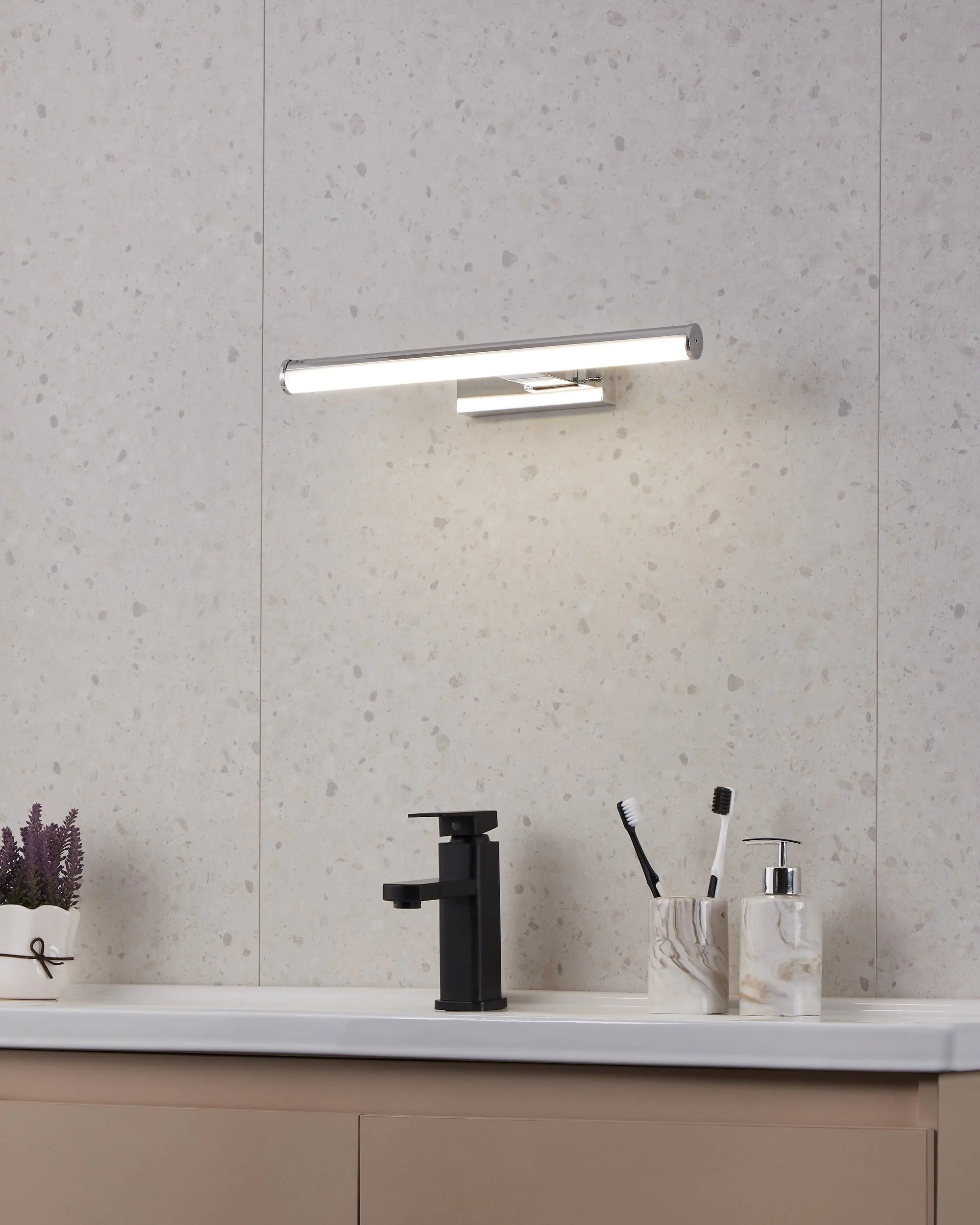 Eglo Spiegelleuchte Vadumi chrom 40 x 5 cm neutralweiß