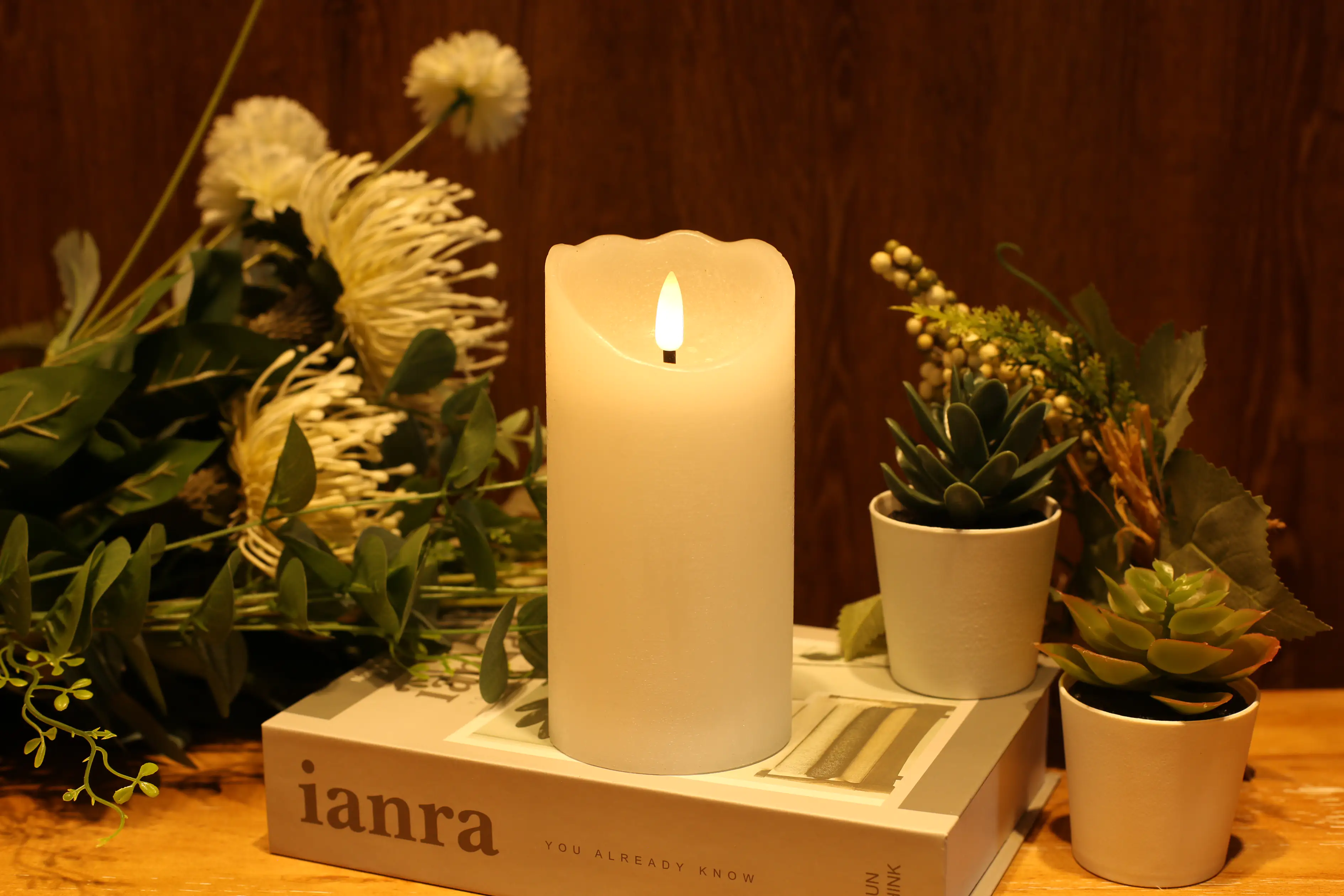 TrendLine LED Wachskerze mit Flamme  Batteriebetrieb weiß 15 cm