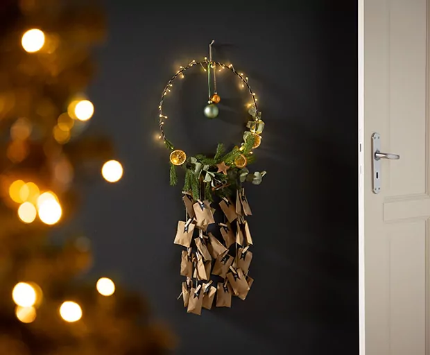 Moderner Adventskalender aus Metall