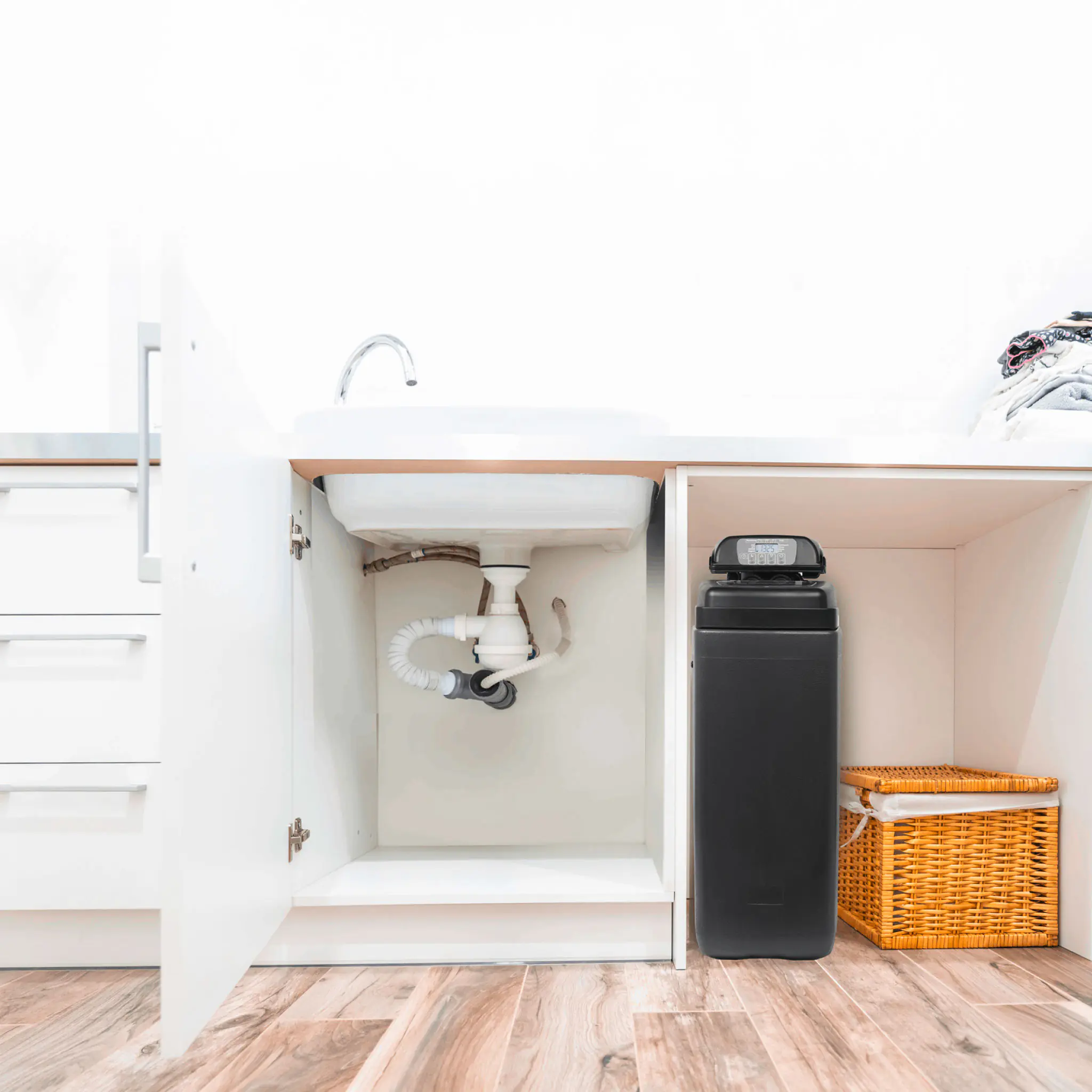 Aqmos Entkalkungsanlage Pink 20 mit Anschlussset & Montageblock für Haushalte bis 7 Personen