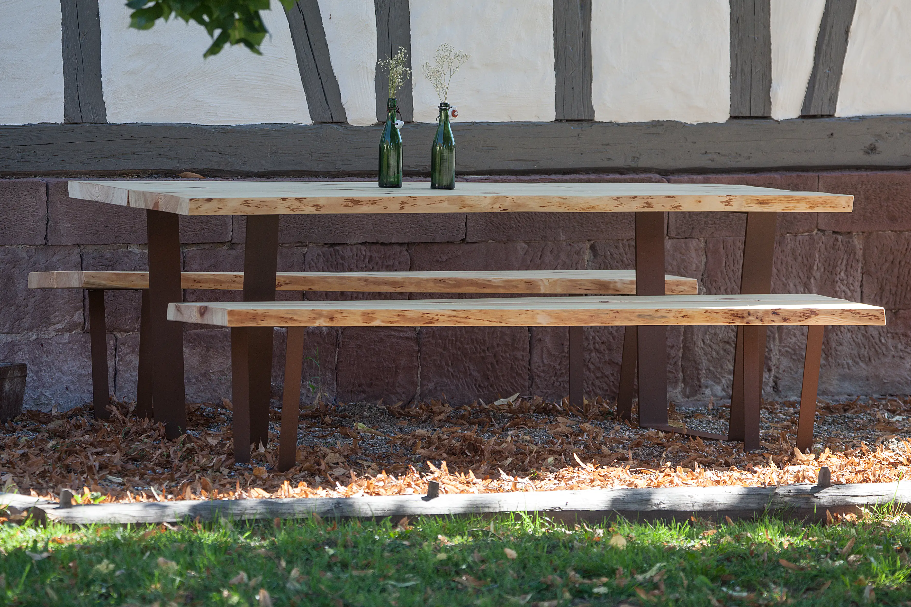 4004589020325_2 Dieda Bankgestell V-Form schwarz Maße (L x B x H): 420 x 400 x 70 mm