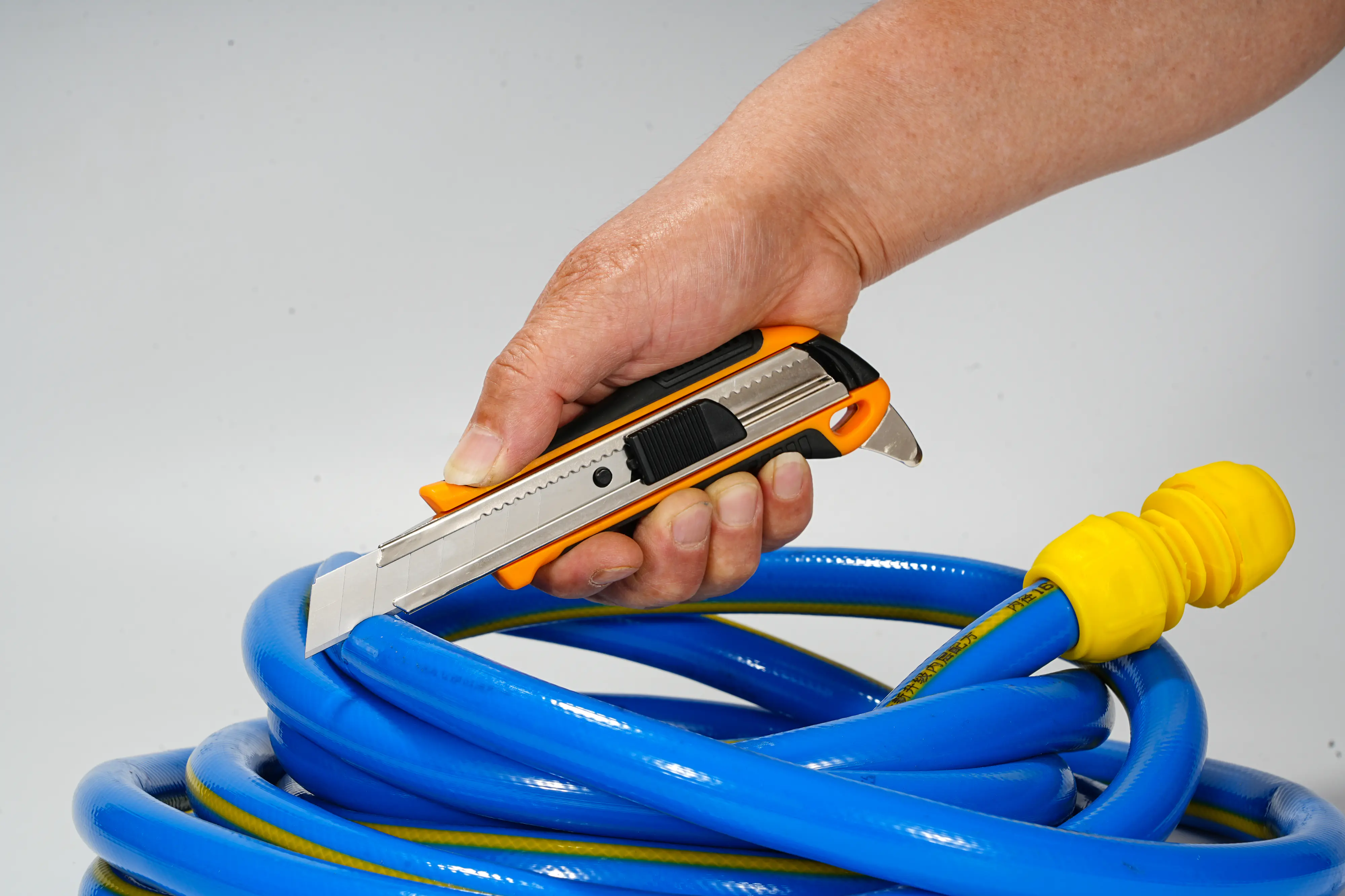 Primaster Cuttermesser 18 mm mit Auto-Lock und integriertem Dosenöffner