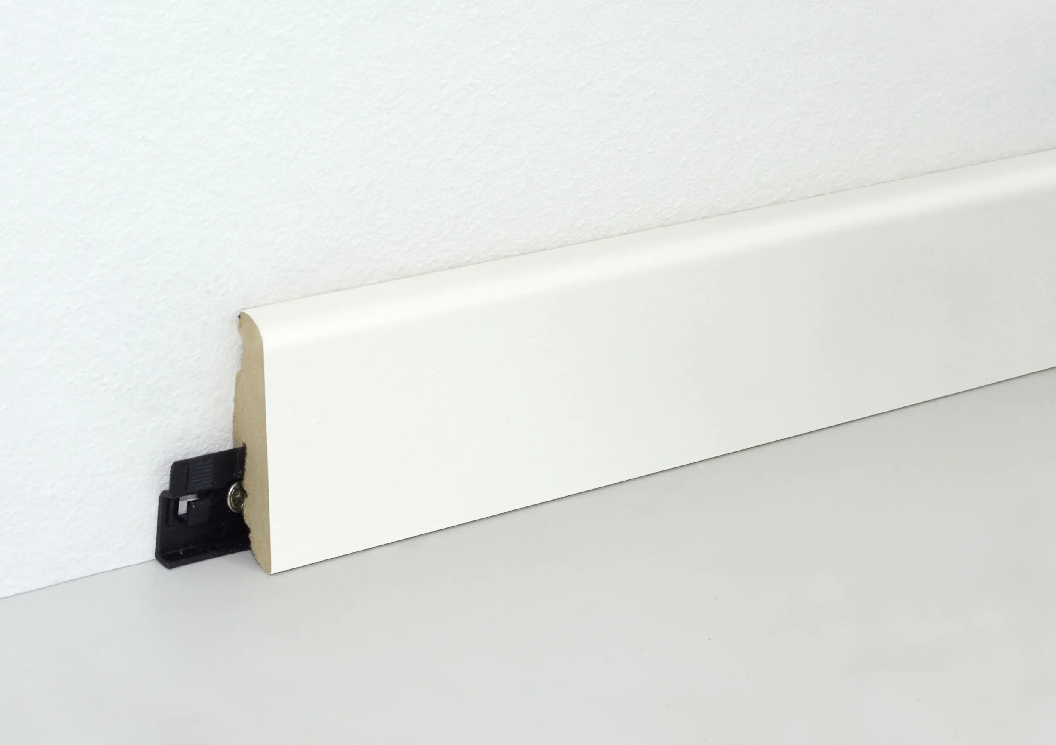 9003719736339_2449693 FN Neuhofer Fußleiste 240 cm 58 x 19 mm weiß