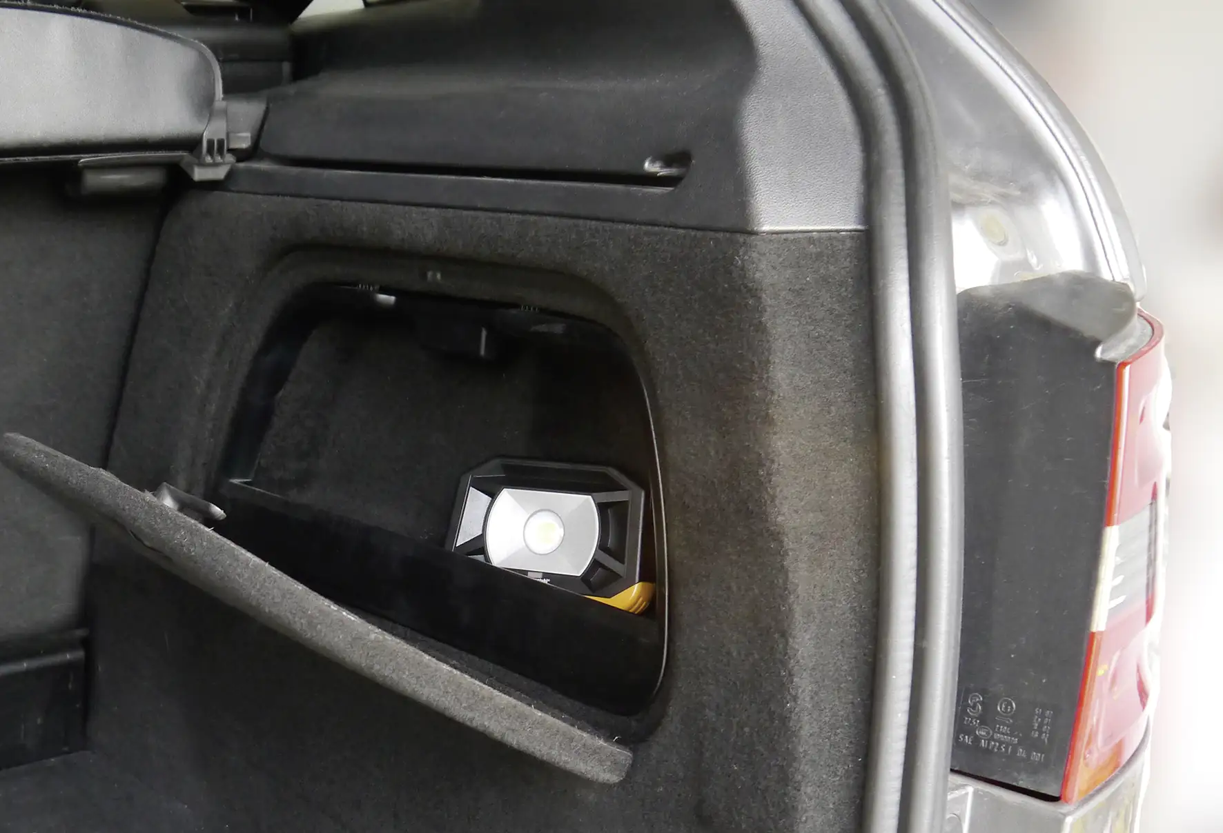 Brennenstuhl LED Akku Strahler Arbeitsleuchte, wiederaufladbar, USB