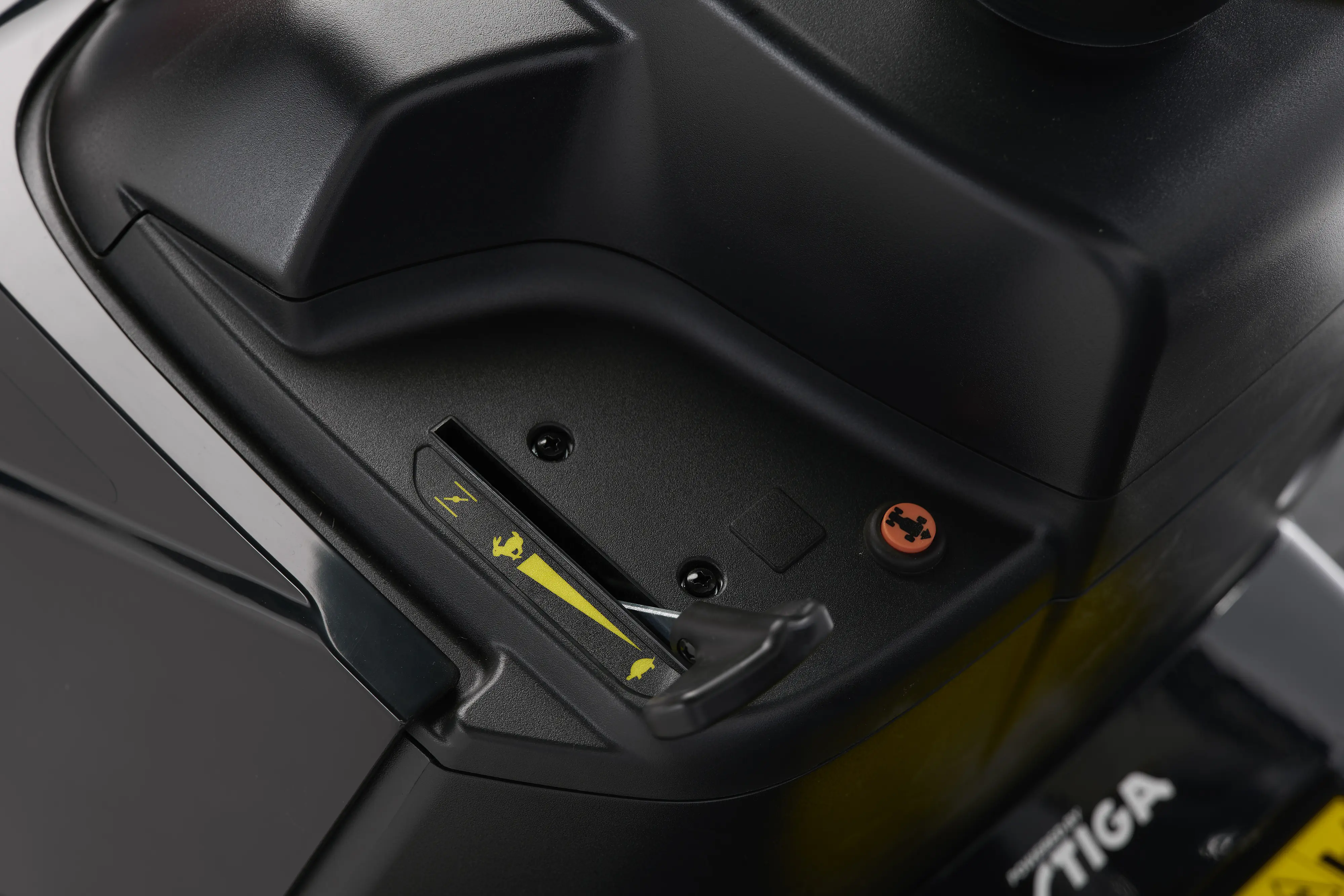 Alpina Rasentraktor AT3 98 A 6,5 kW, 98 cm Schnittbreite, inkl. Mulchkit