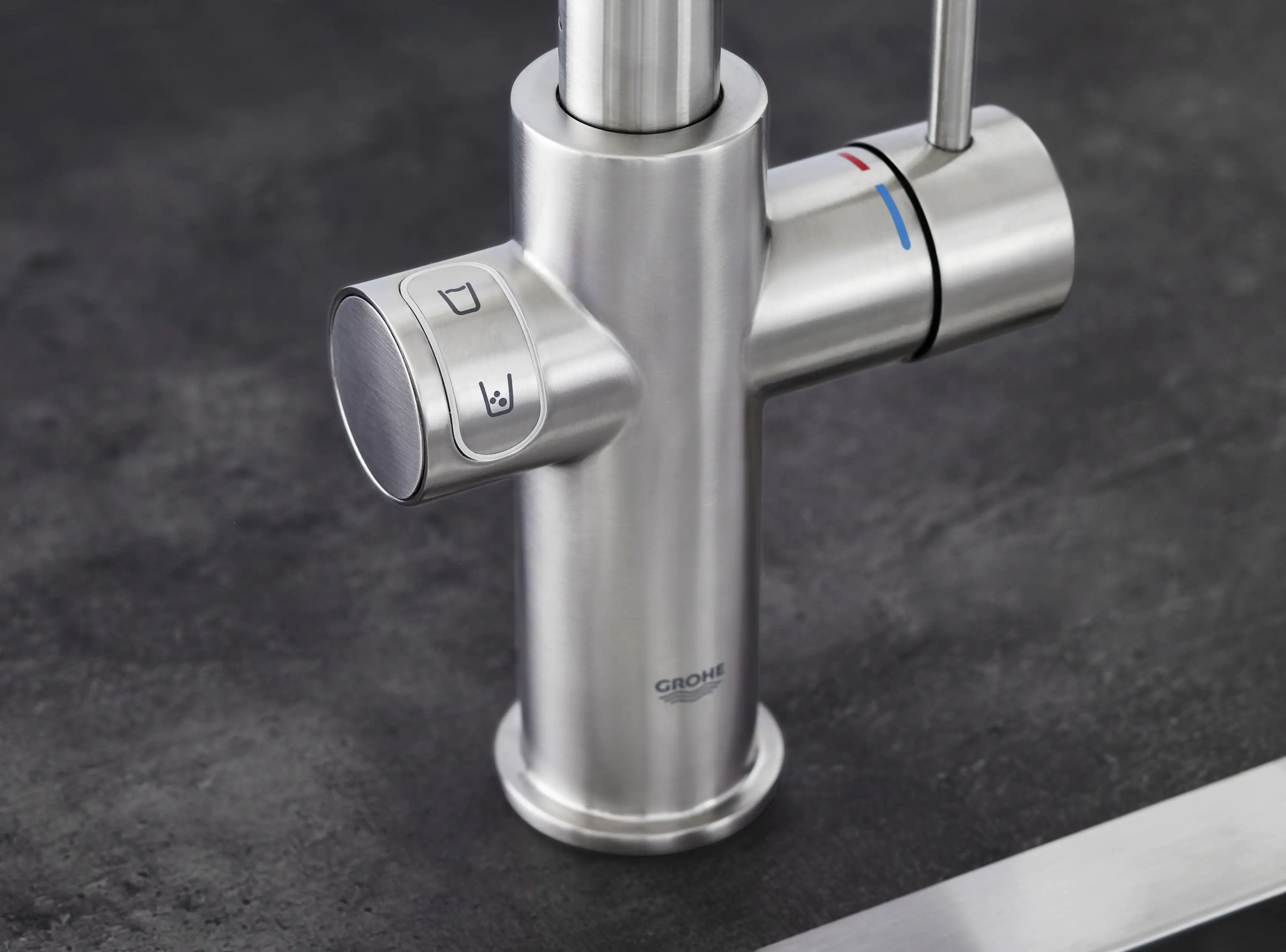 Grohe Küchenarmatur Blue Home mit Küh­lein­heit und Was­ser­fil­ter Super Steel
