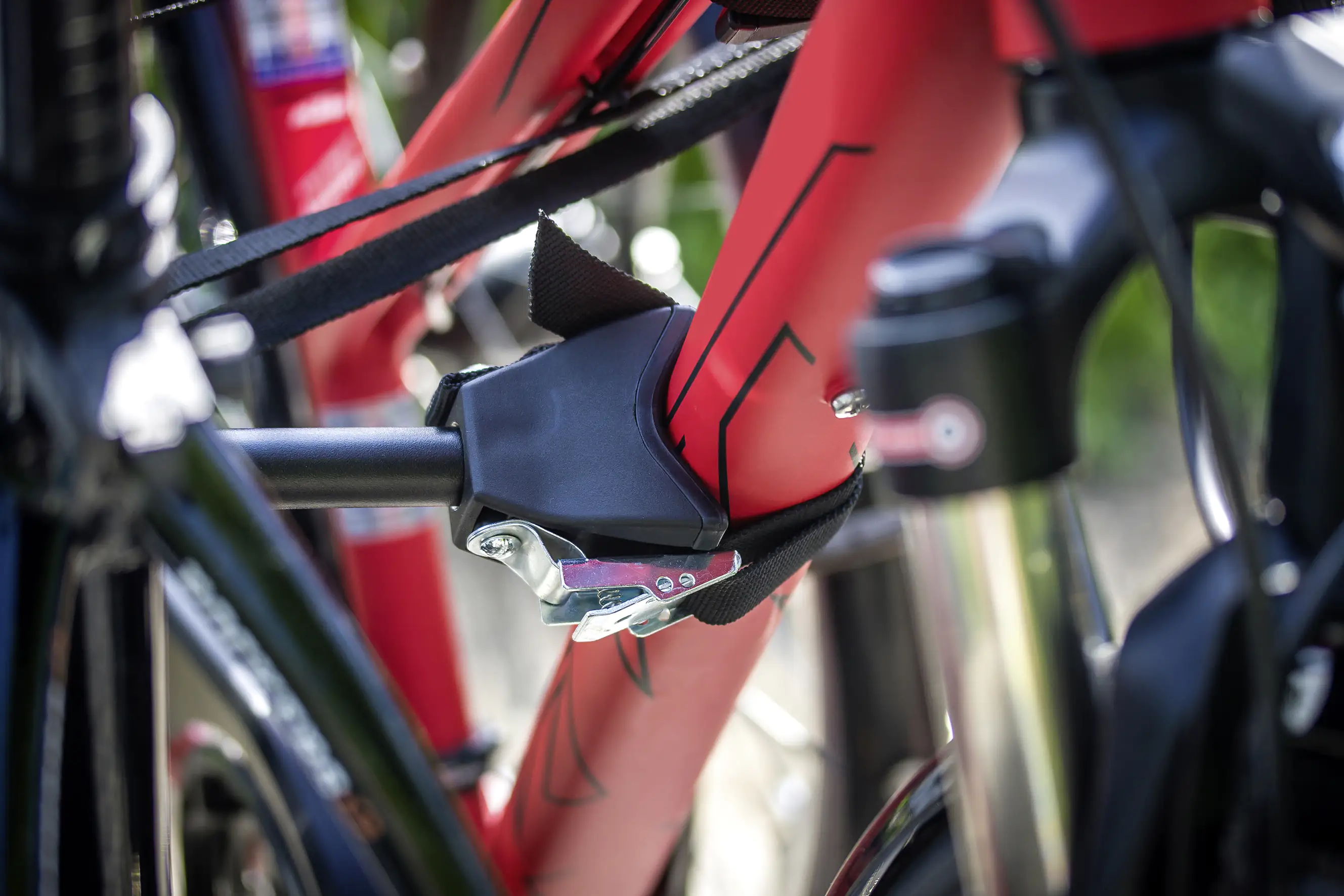 4017681115561_1819534 EUFAB Fahrradheckträger Amber IV für 4 Fahrräder abklappbar