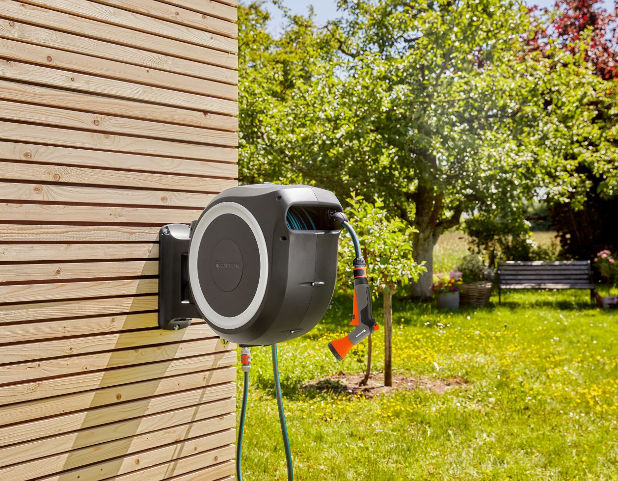Gardena WandSchlauchbox mit 30 m Schlauch, Spritze und Brause kaufen