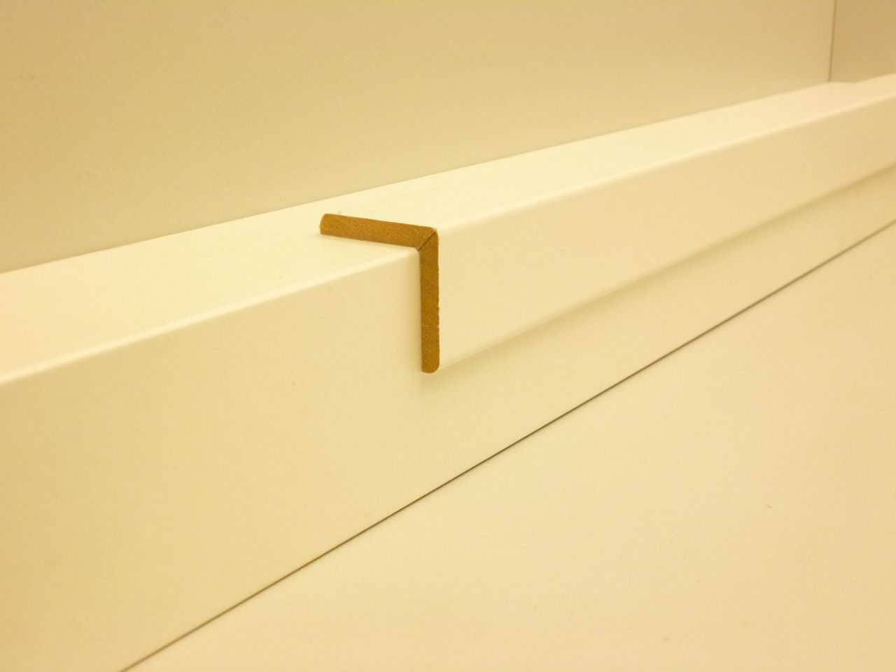 B.S. Bauprogramm Winkelleiste 250 cm 28 x 28 mm weiß